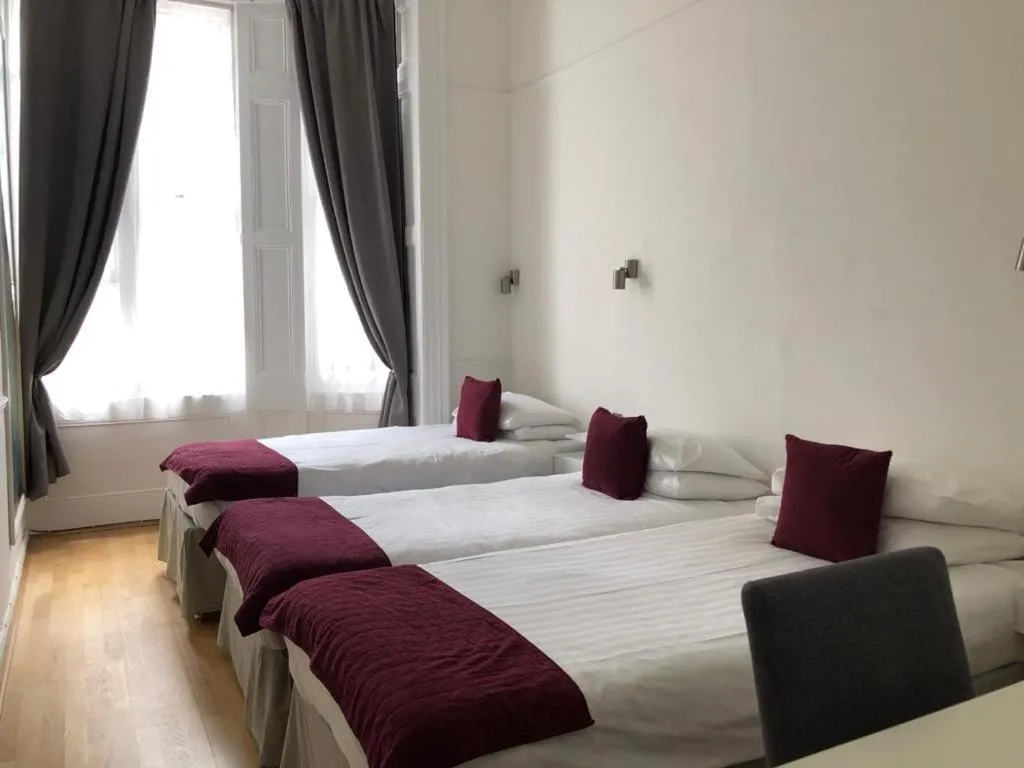 Bedroom, Bed in Rushmore Hotel