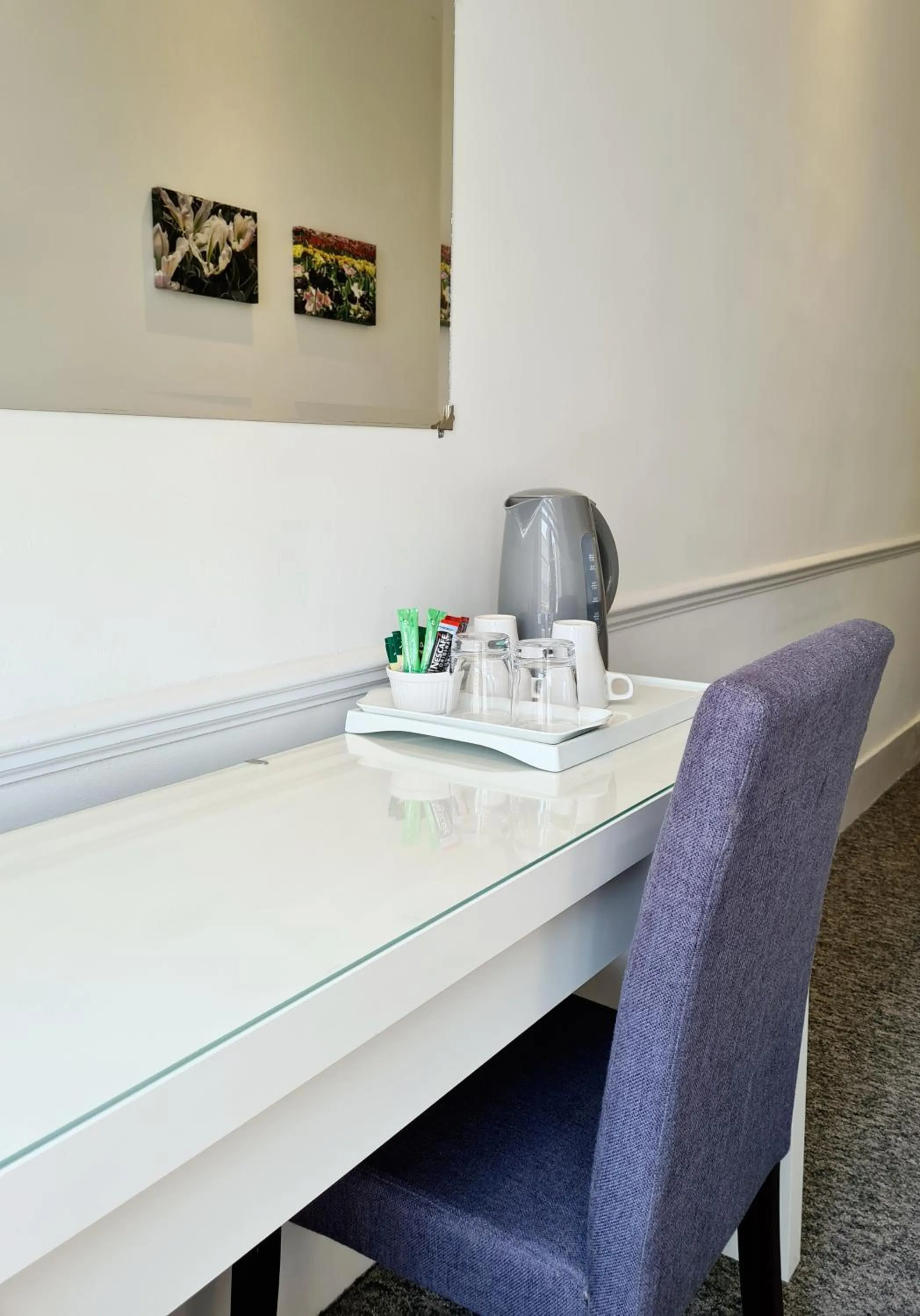 Coffee/tea facilities in Rushmore Hotel