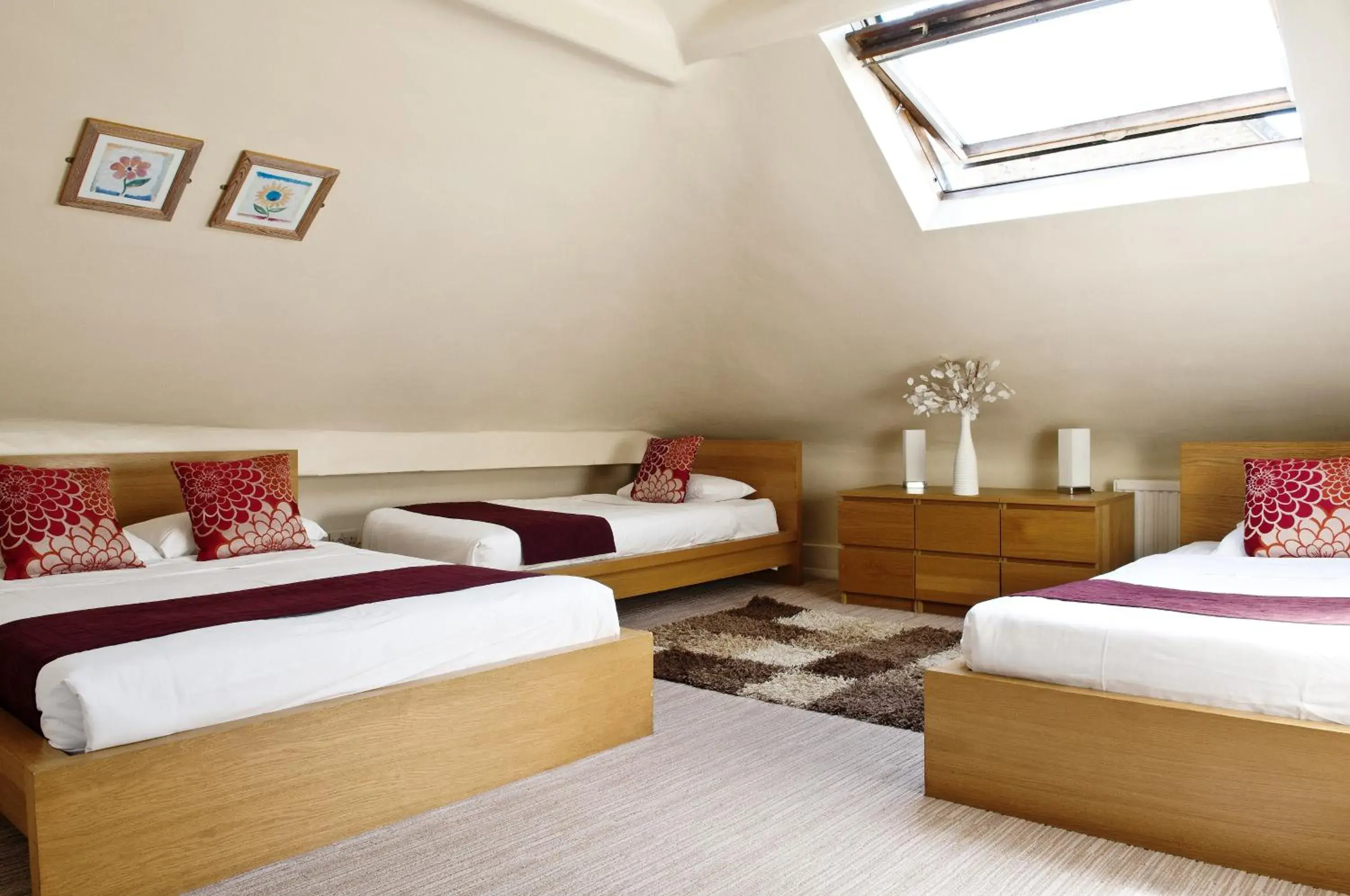 Day, Bed in Rushmore Hotel Day, Bed in Rushmore Hotel