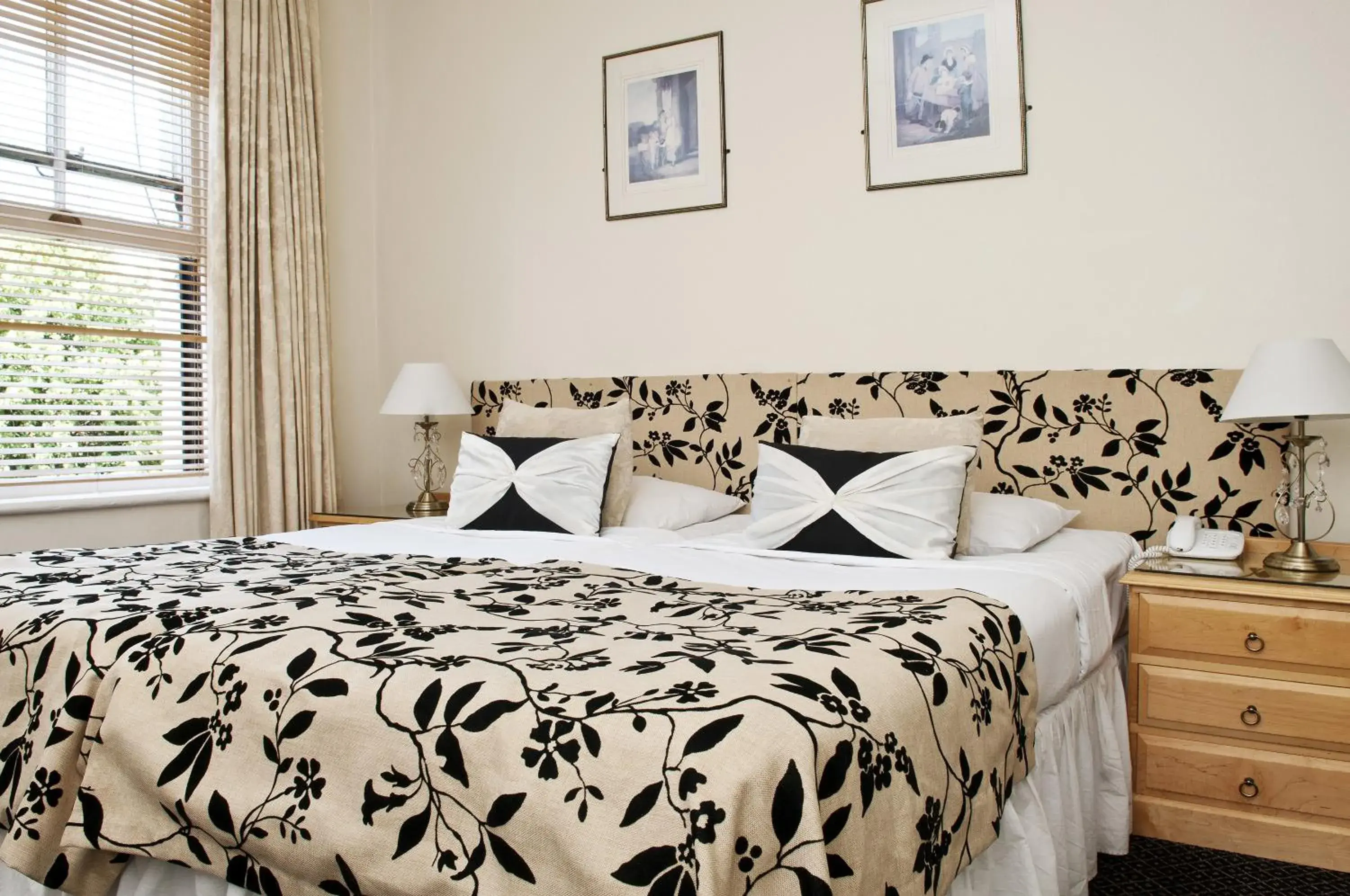 Bed in Rushmore Hotel Bed in Rushmore Hotel