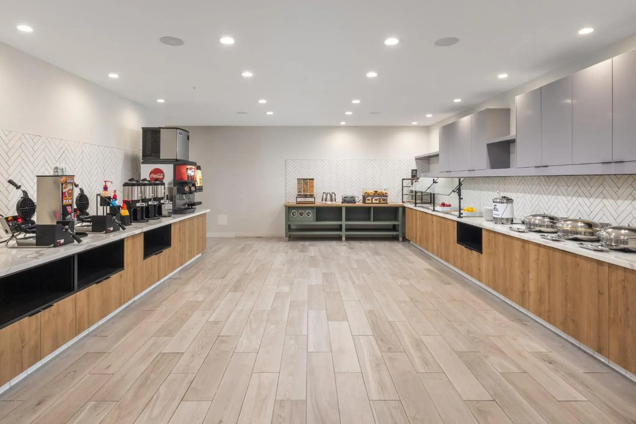 Breakfast in Staybridge Suites Eastvale - Norco by IHG Breakfast in Staybridge Suites Eastvale - Norco by IHG