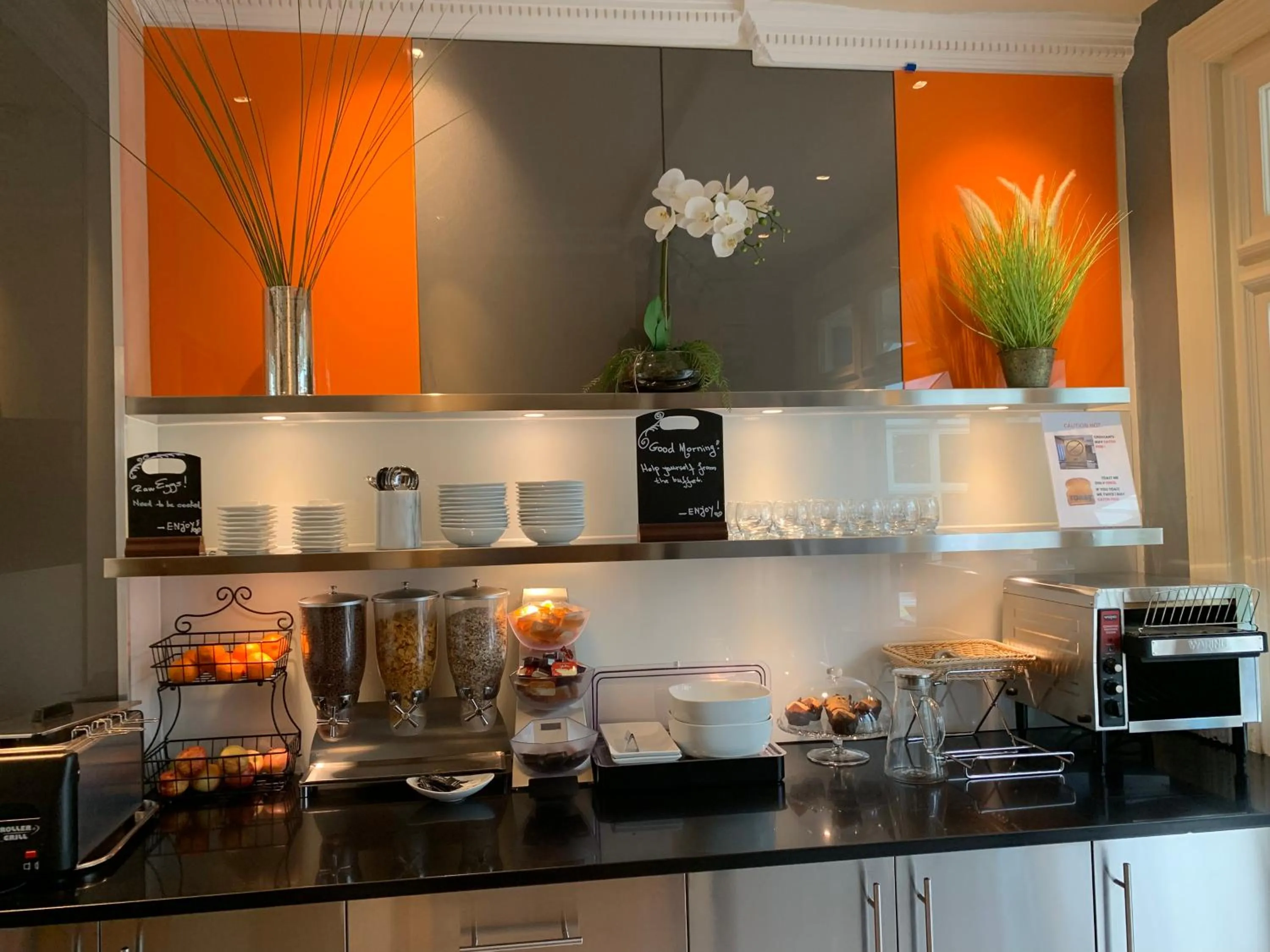 Food and drinks in Henley House Hotel