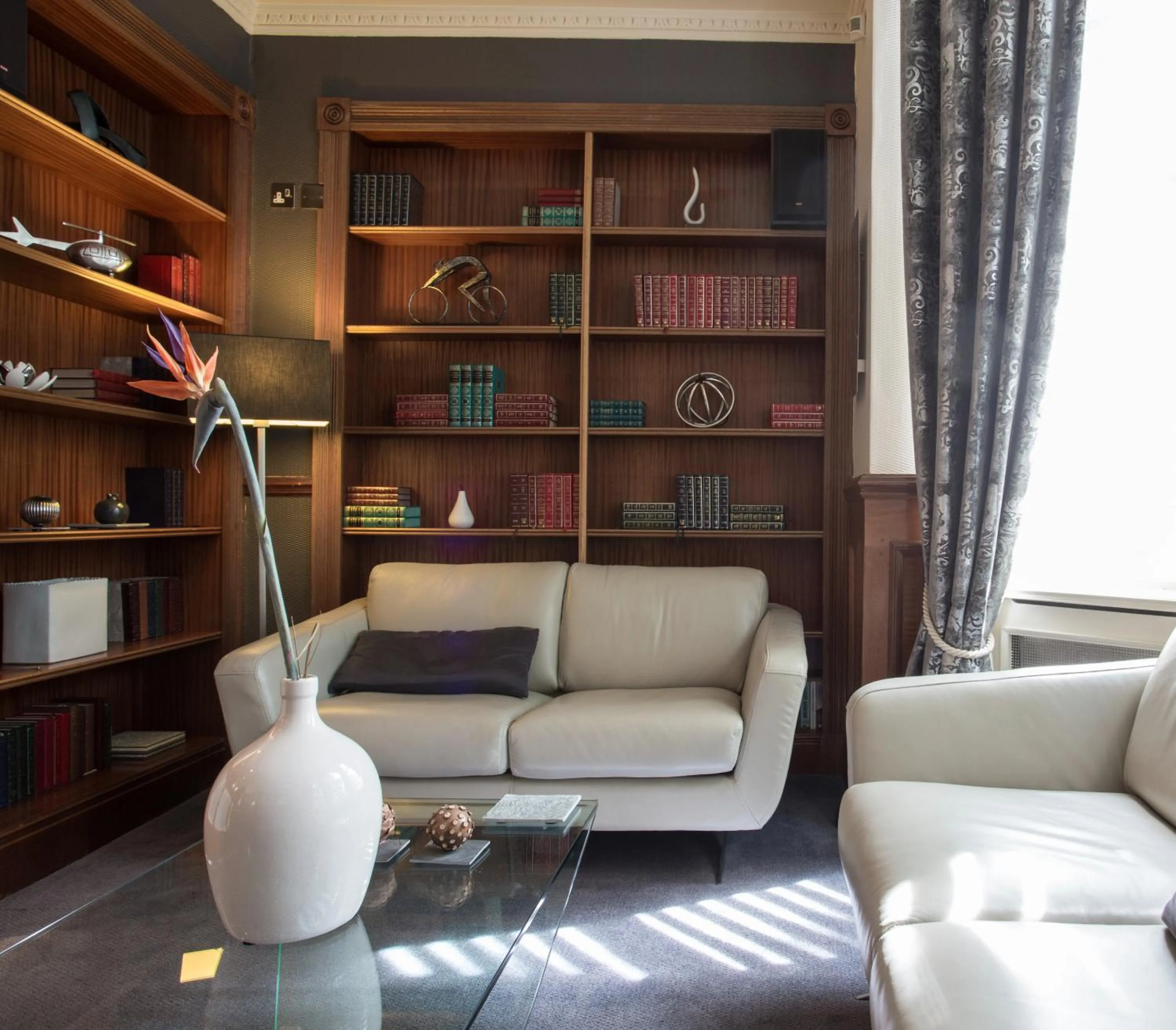 Seating area in Henley House Hotel