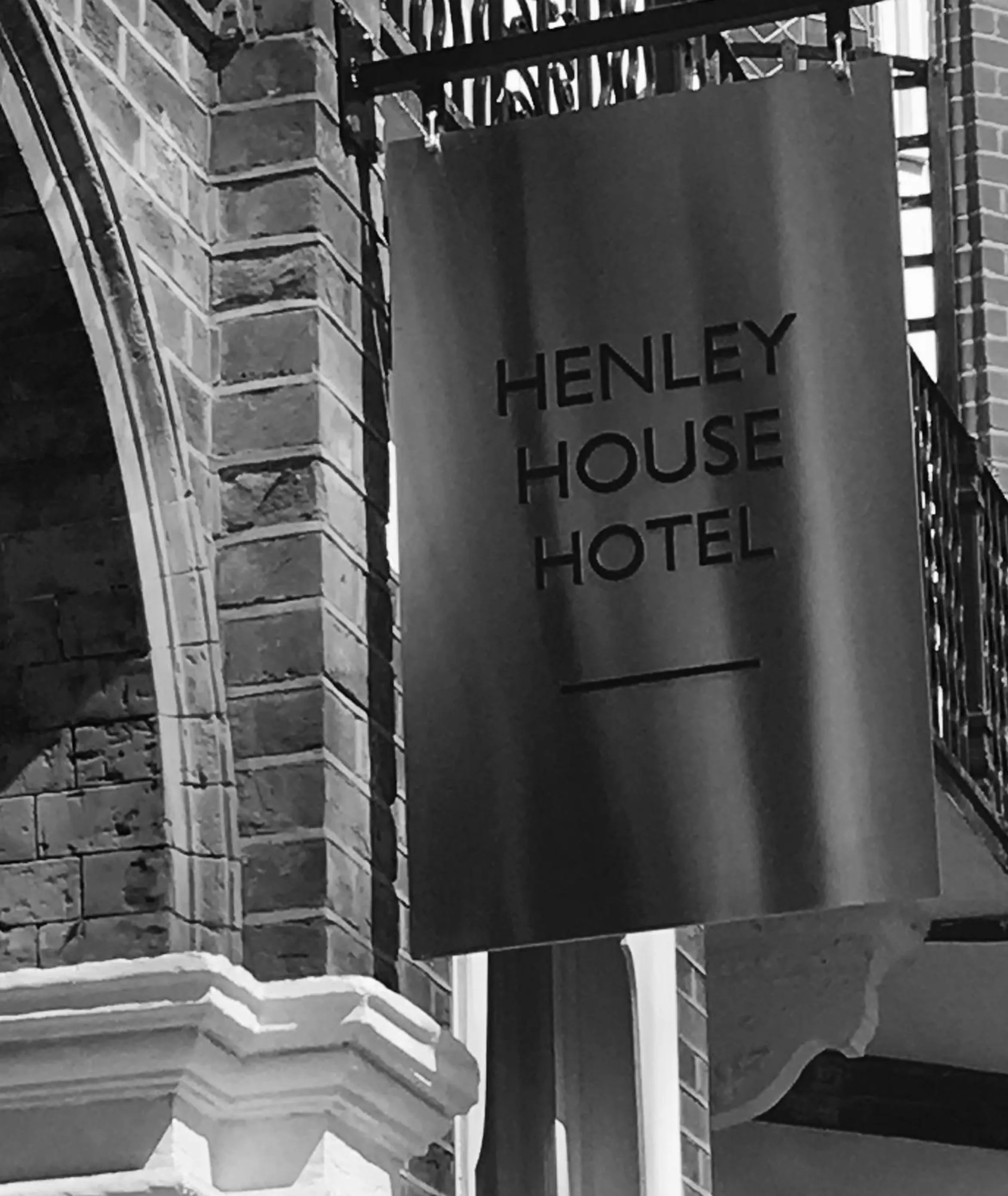 Facade/entrance in Henley House Hotel