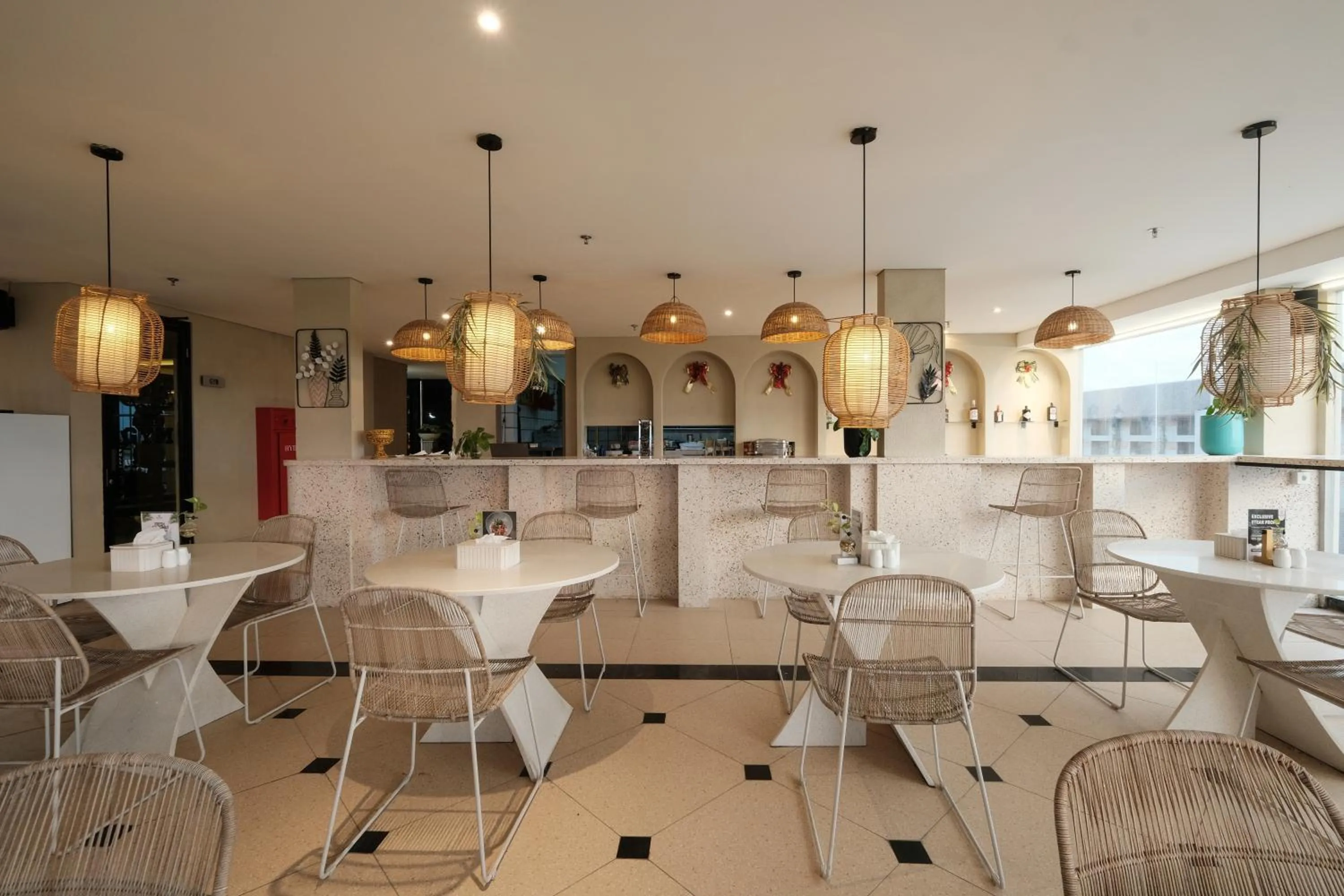 Restaurant/places to eat in Aster Apartment Bali