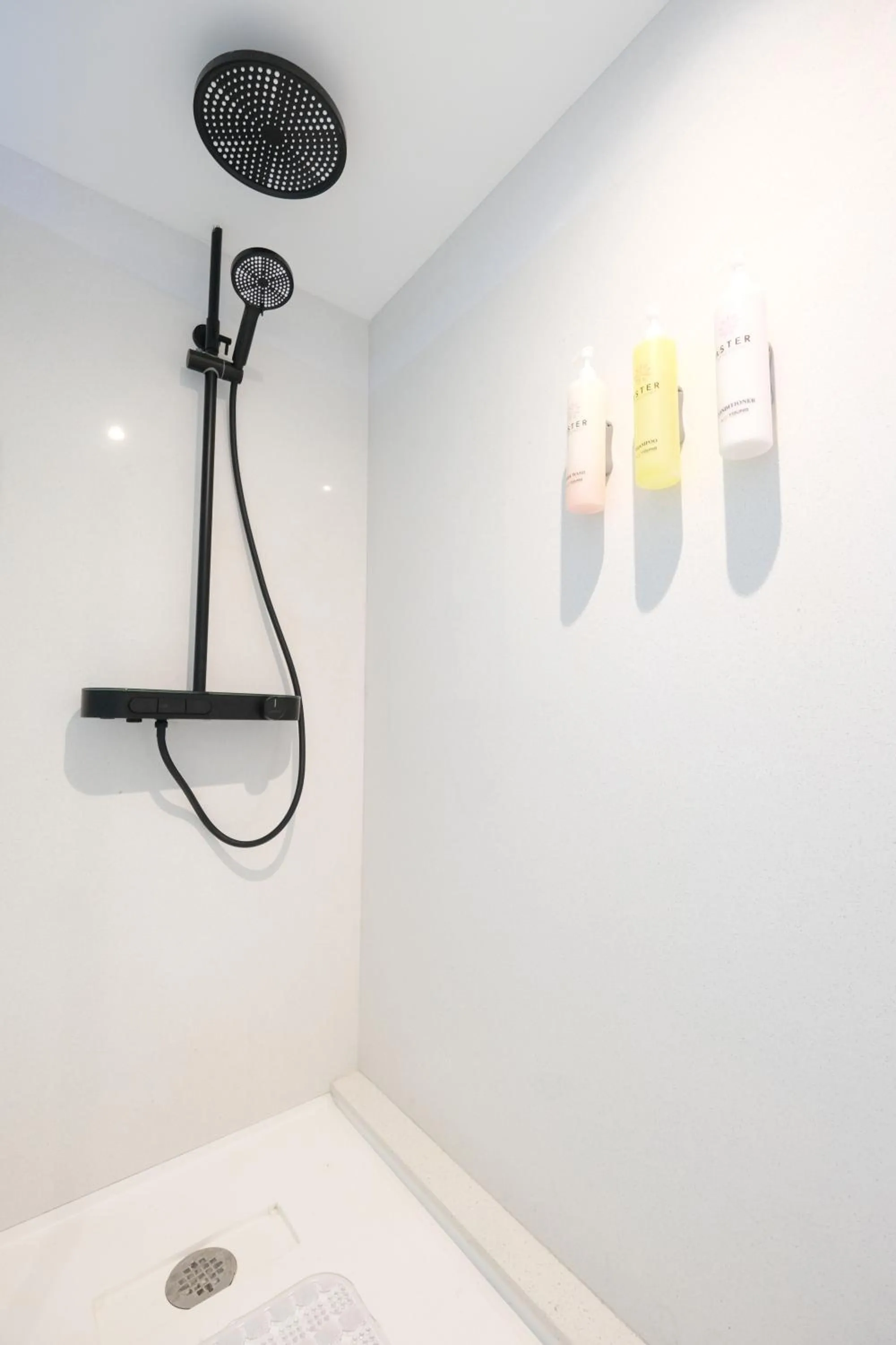 Shower in Aster Apartment Bali