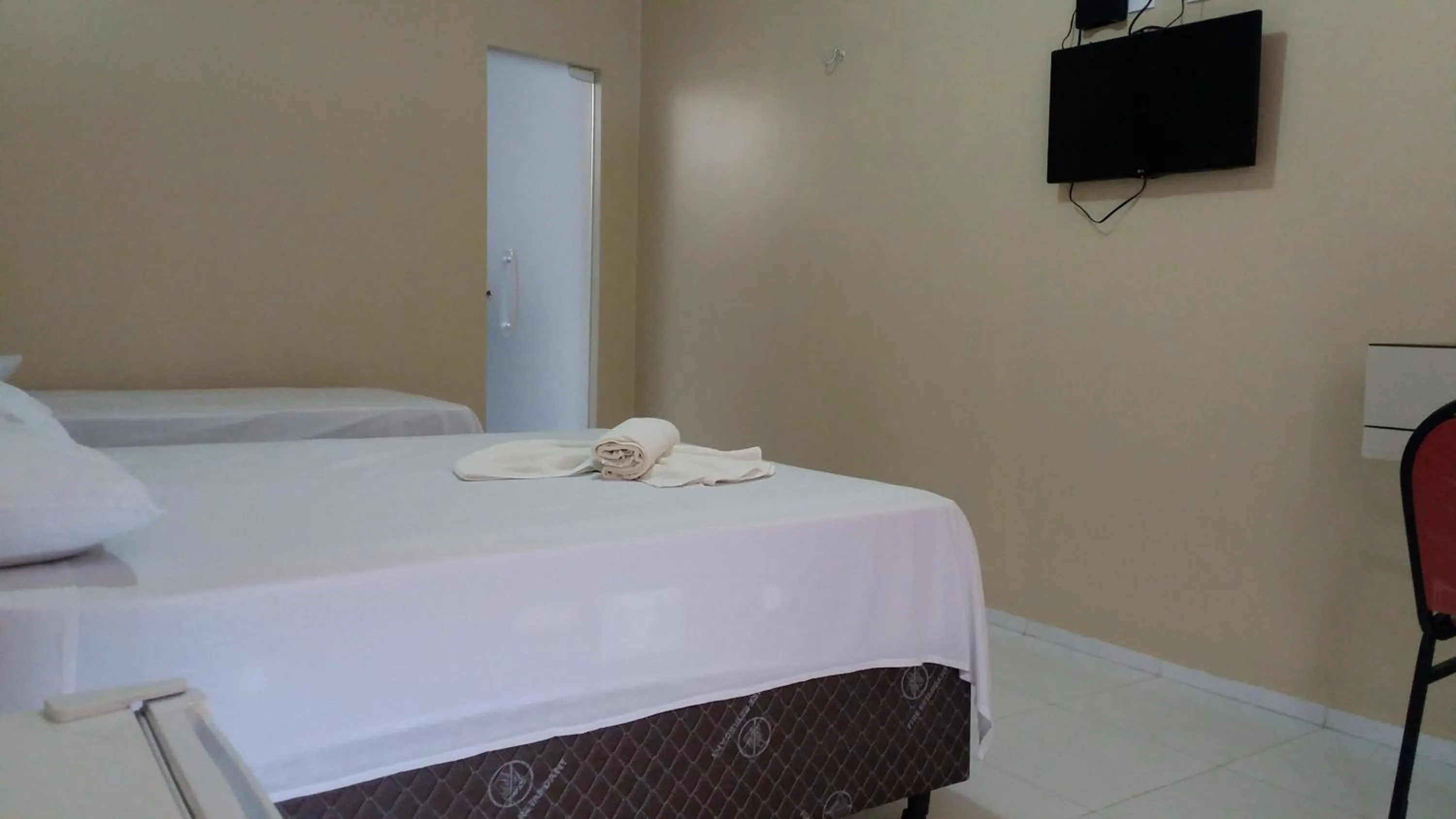 Bed in Hana Praia Hotel