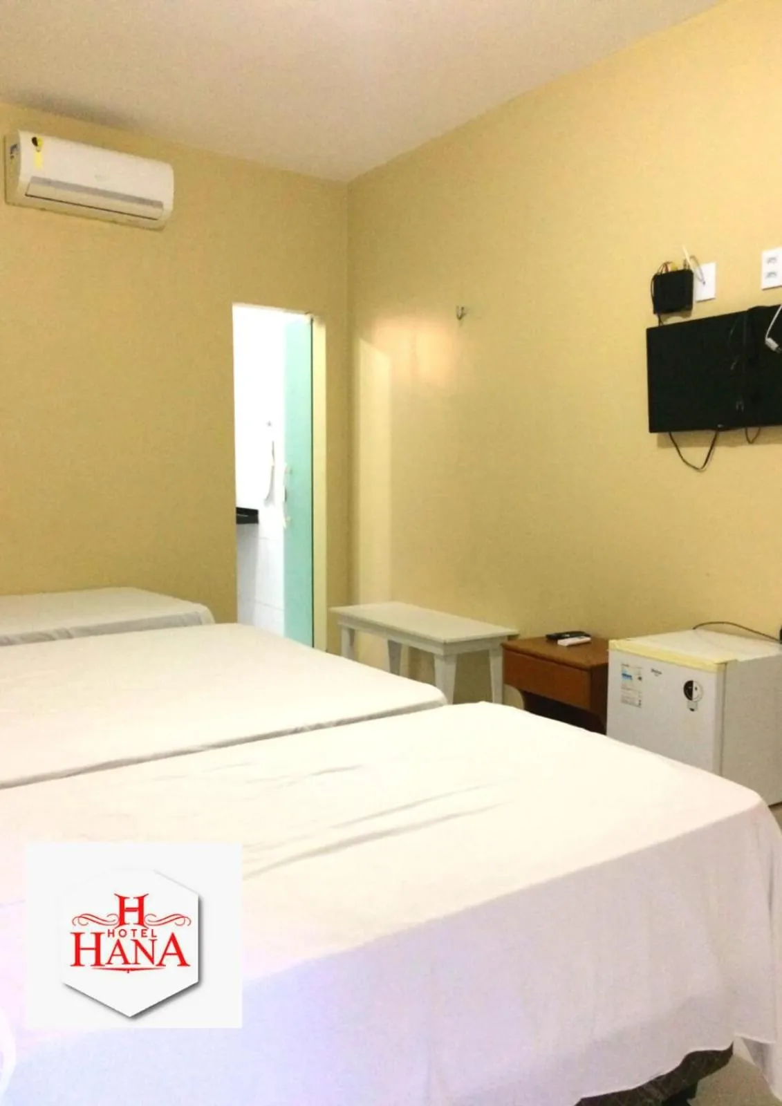 Bed in Hana Praia Hotel