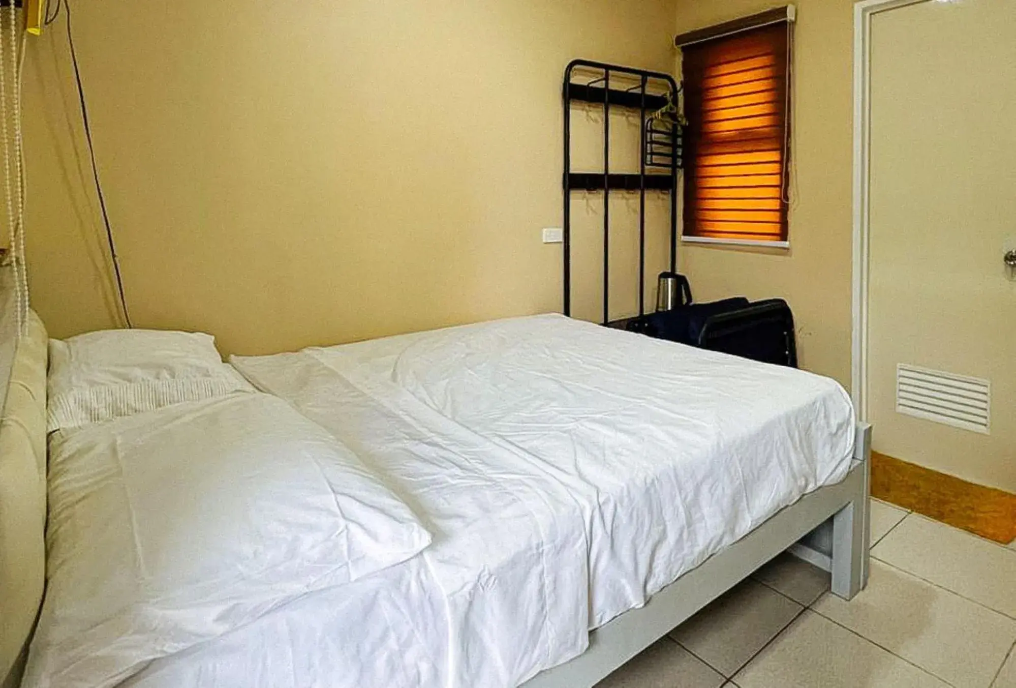 Bed in RedDoorz @ CMS Apartelle Olongapo City Bed in RedDoorz @ CMS Apartelle Olongapo City