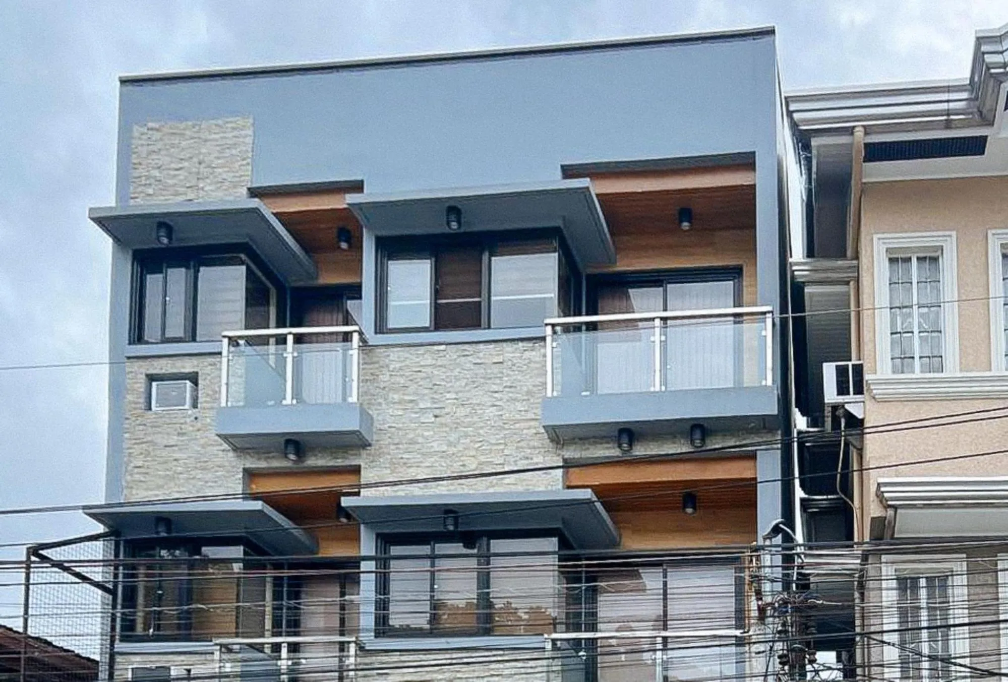 Property building in RedDoorz @ CMS Apartelle Olongapo City