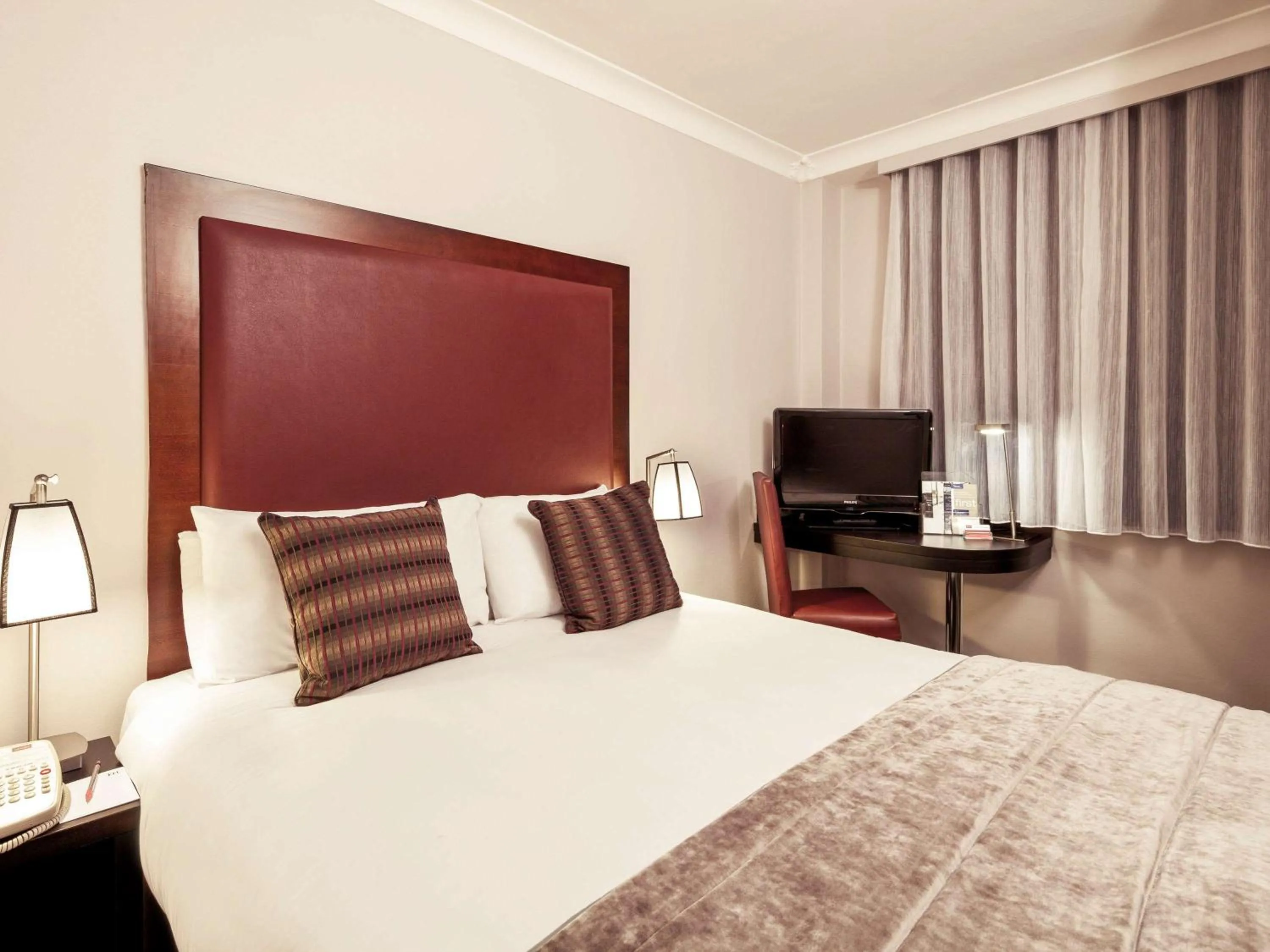 Photo of the whole room in Mercure London Kensington Hotel