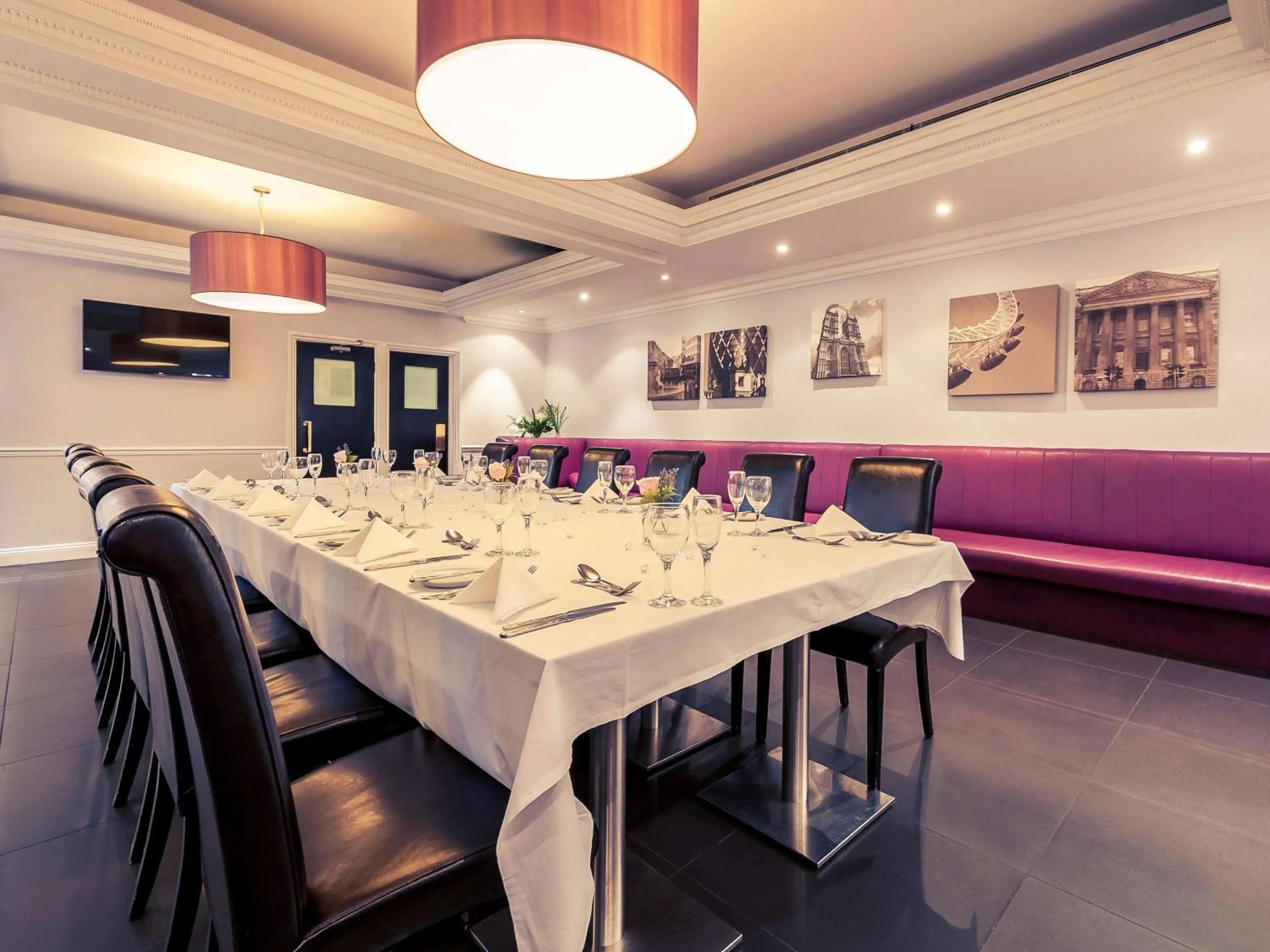 Restaurant/Places to Eat in Mercure London Kensington Hotel
