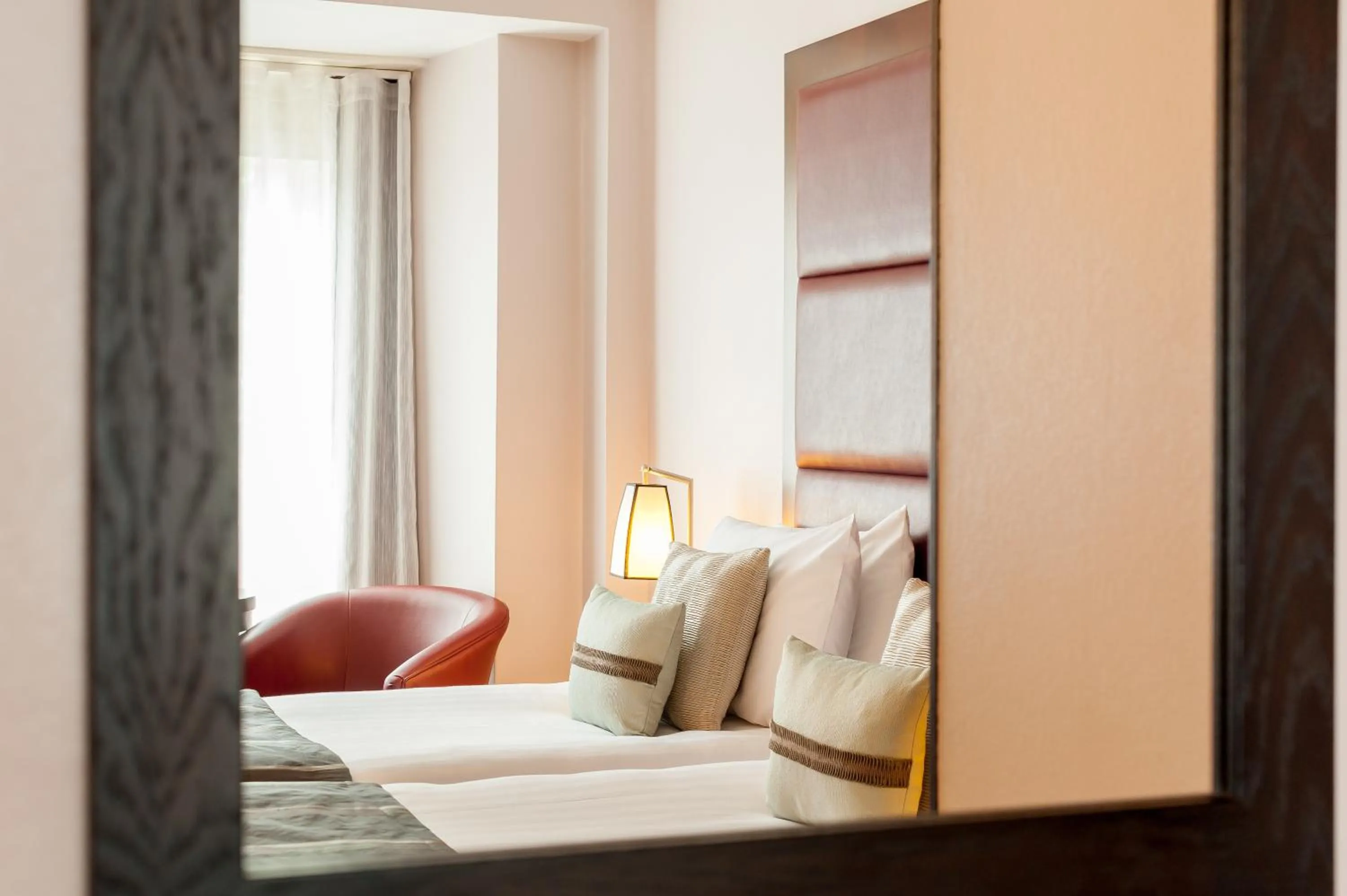 Bed, Seating Area in Mercure London Kensington Hotel