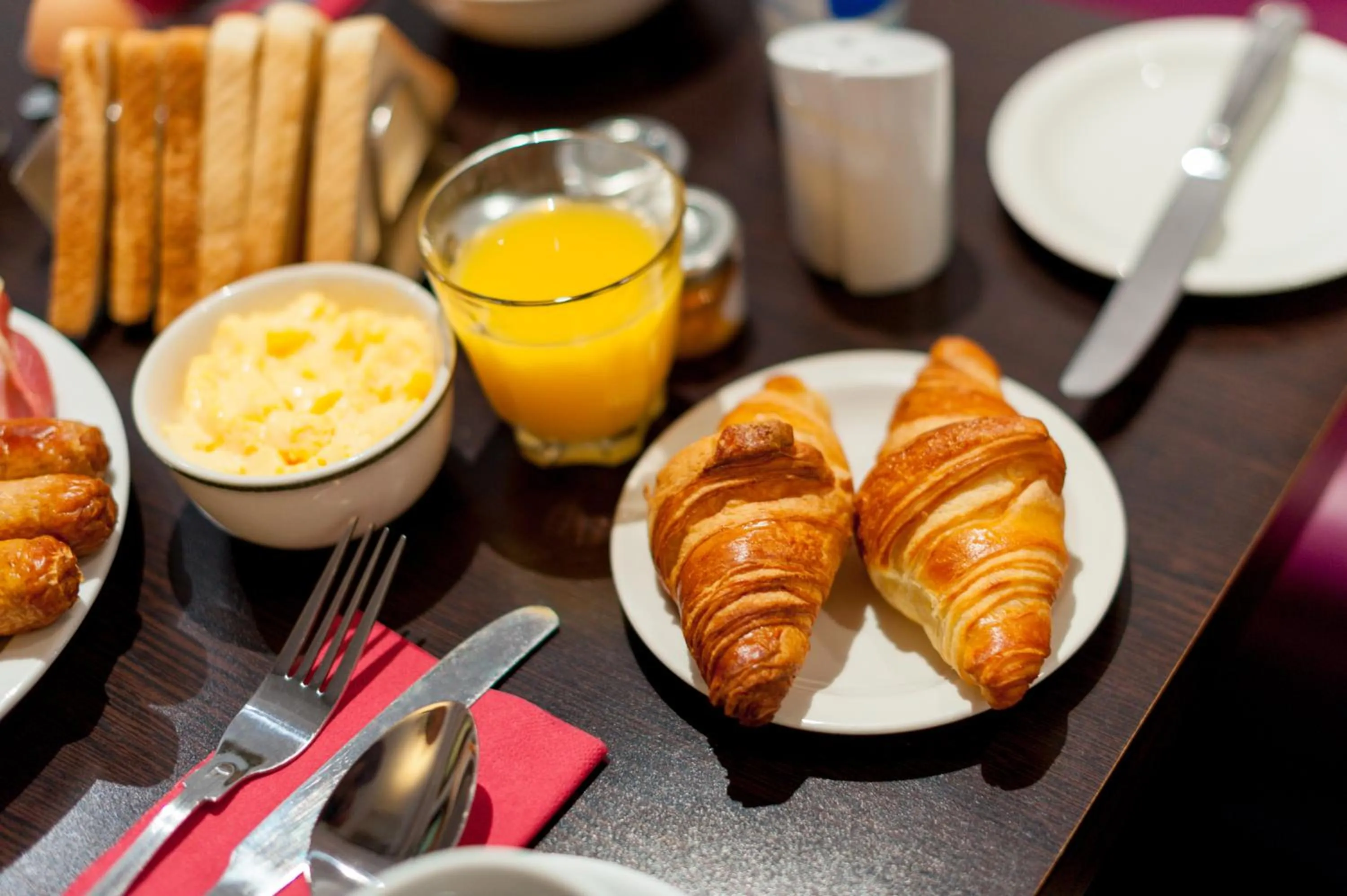 Food and drinks in Mercure London Kensington Hotel