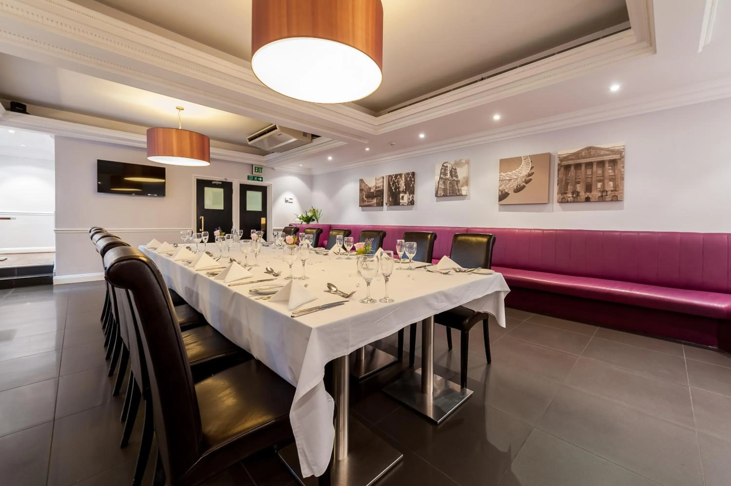 Restaurant/Places to Eat in Mercure London Kensington Hotel
