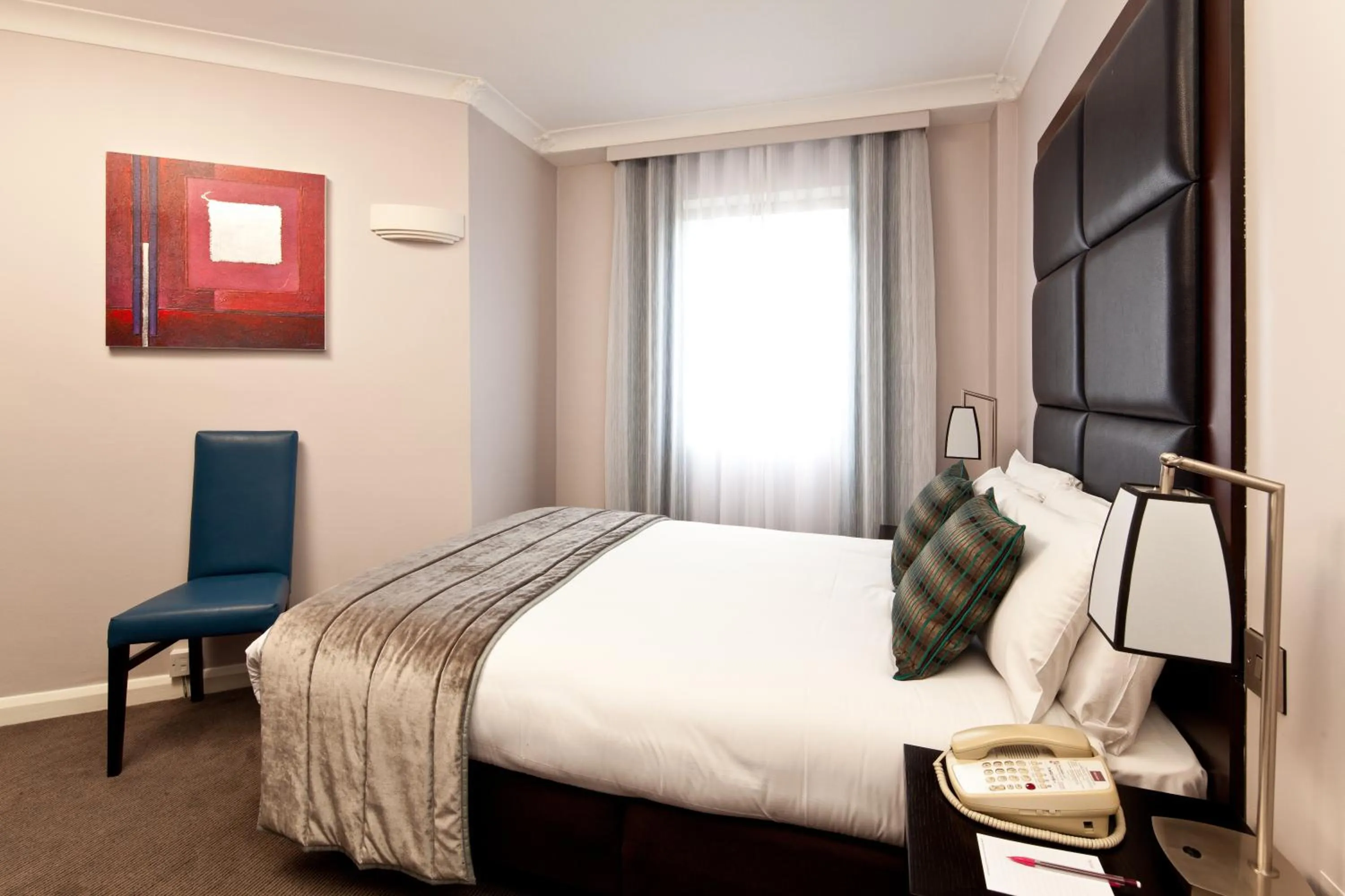 Bed in Mercure London Kensington Hotel