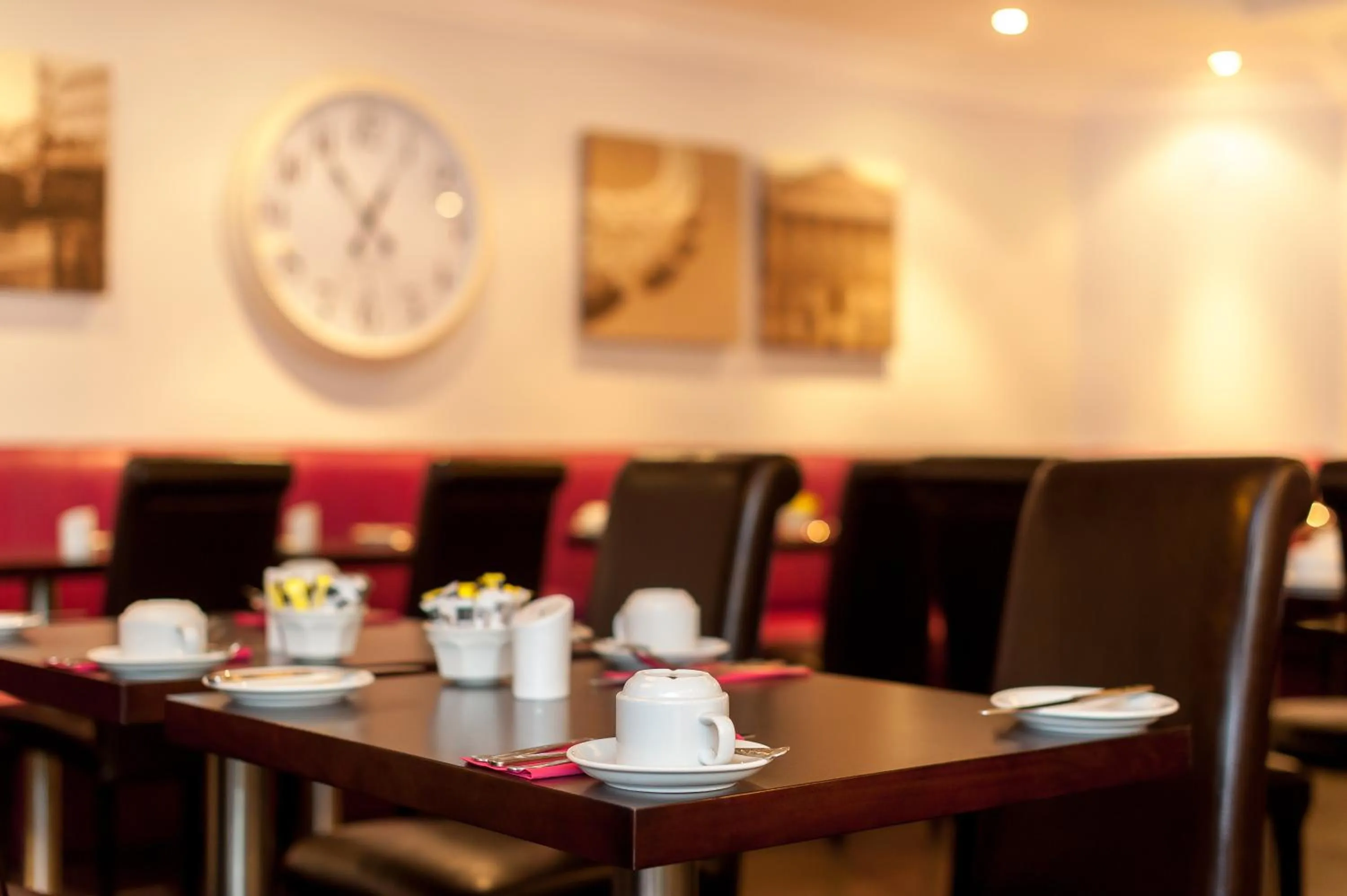 Restaurant/Places to Eat in Mercure London Kensington Hotel