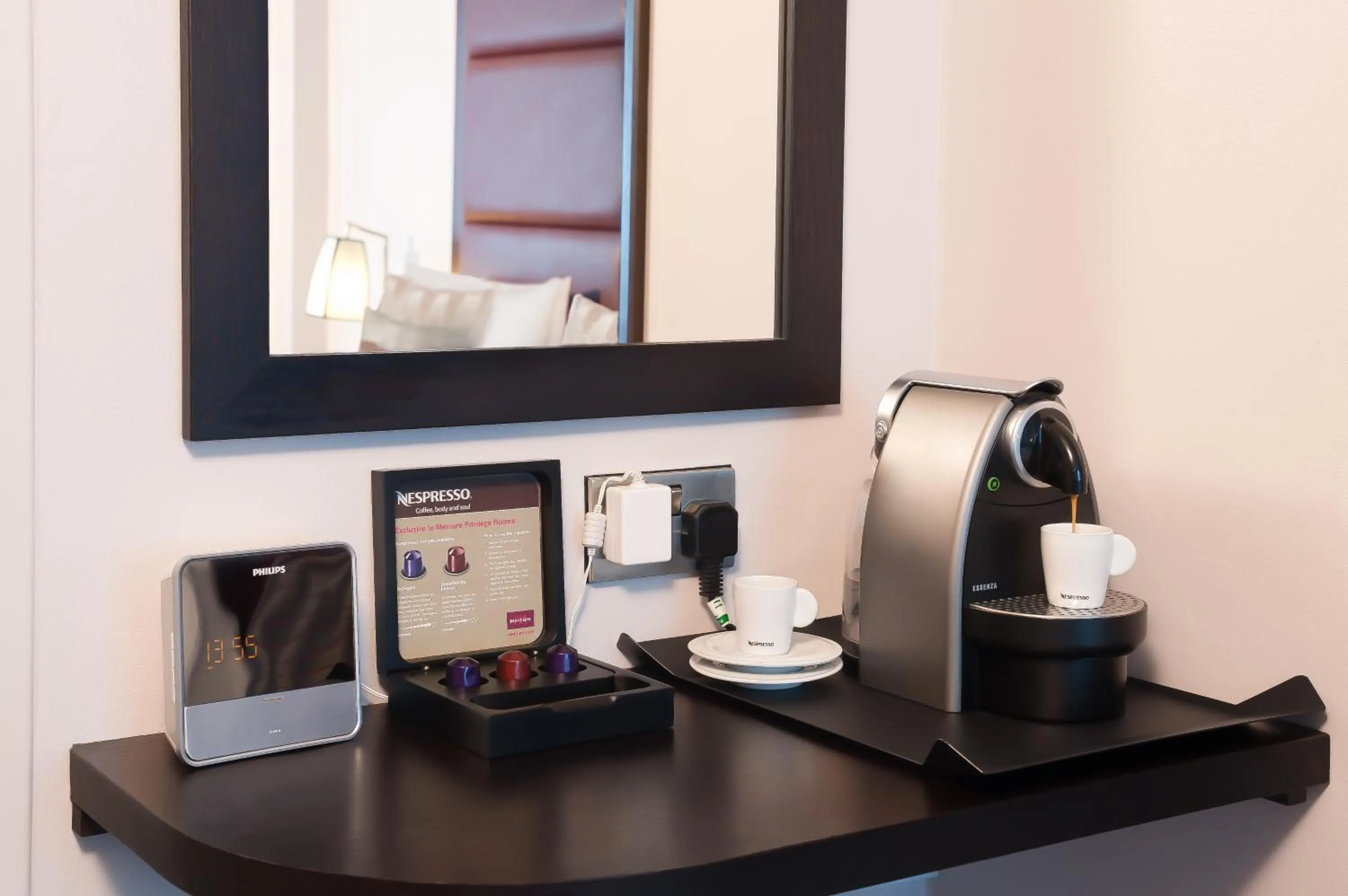 Coffee/tea facilities in Mercure London Kensington Hotel