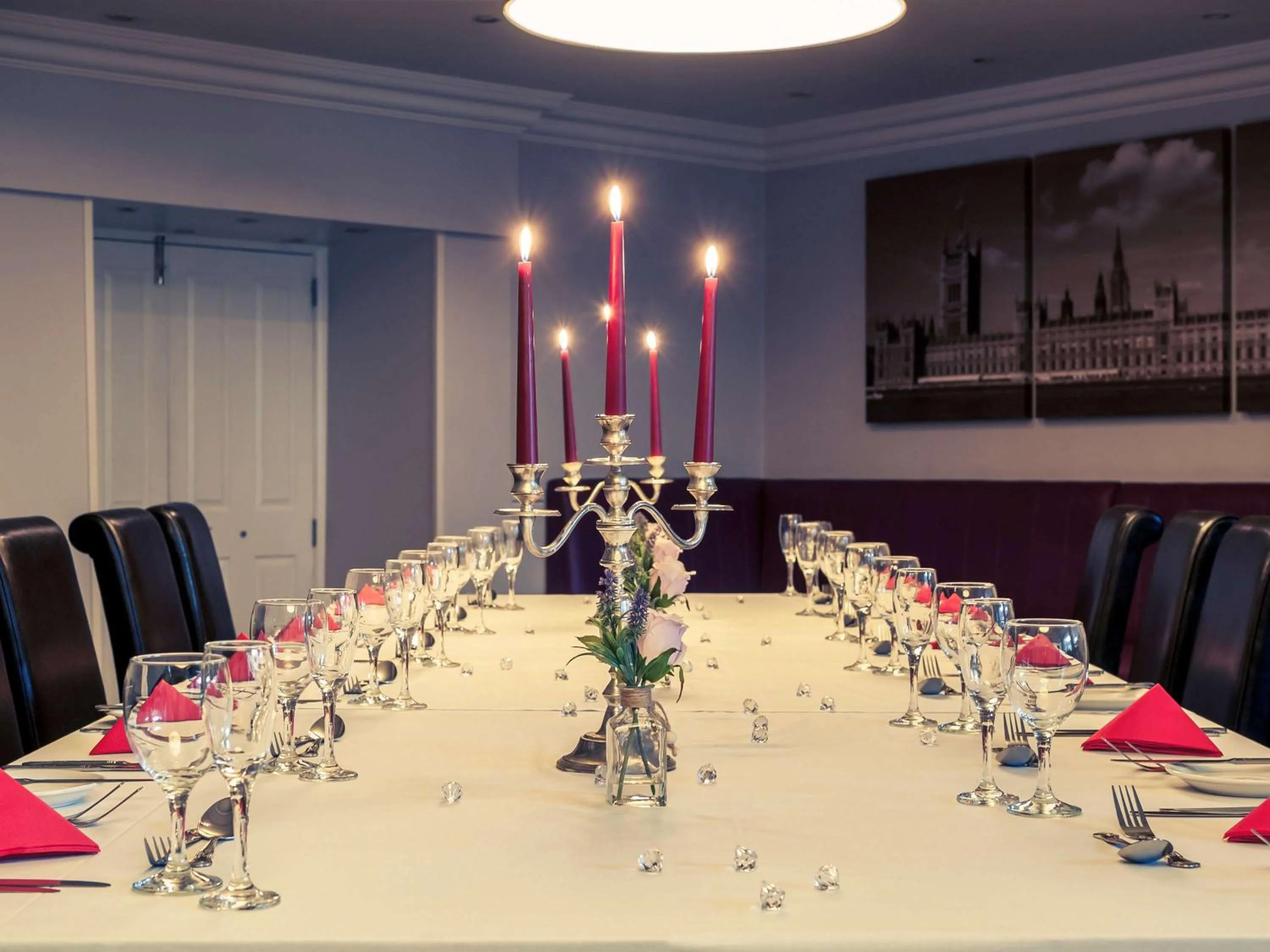 Restaurant/places to eat in Mercure London Kensington Hotel