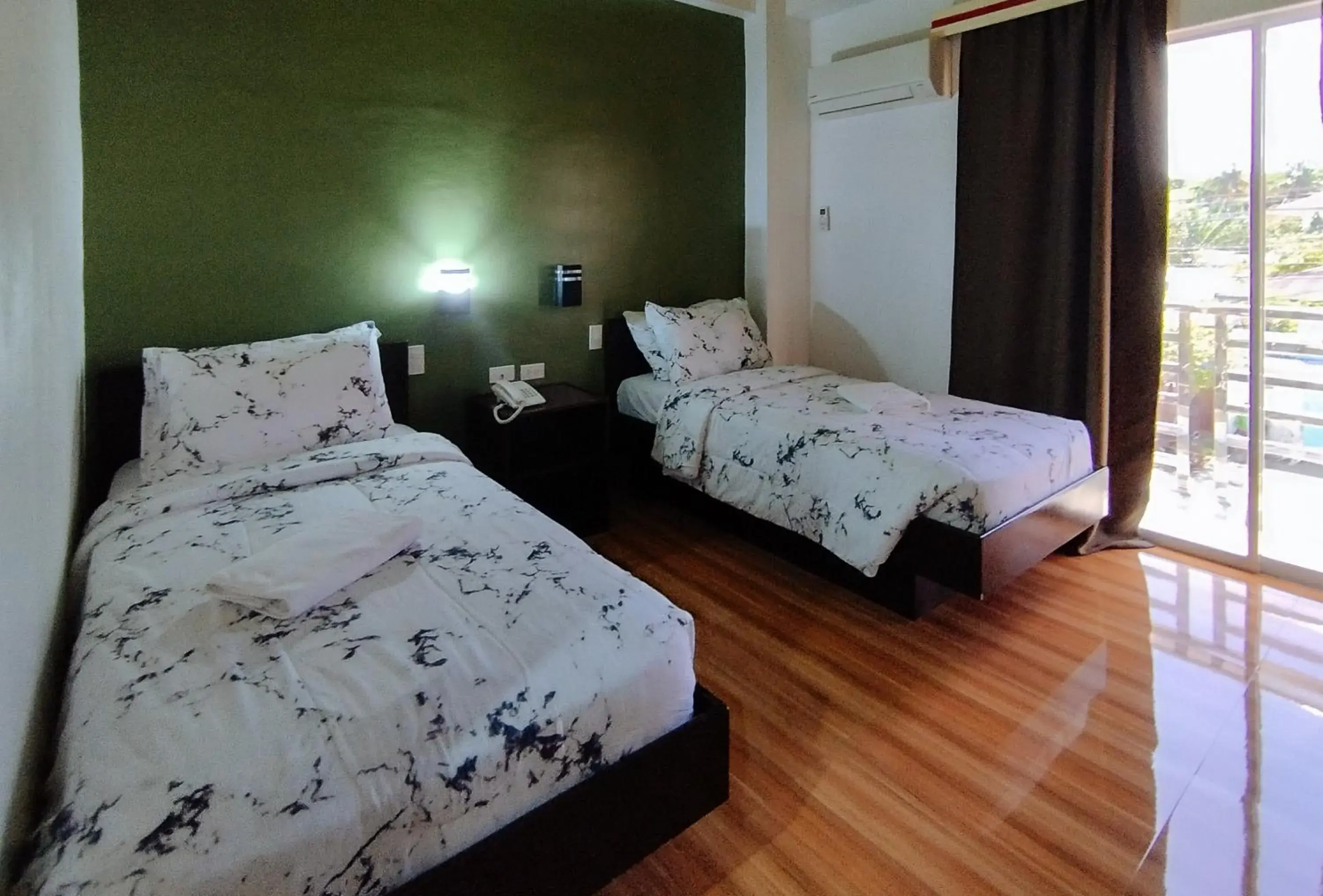 Twin Room in RedDoorz @ LQJ Hotel Old Buswang Kalibo Twin Room in RedDoorz @ LQJ Hotel Old Buswang Kalibo