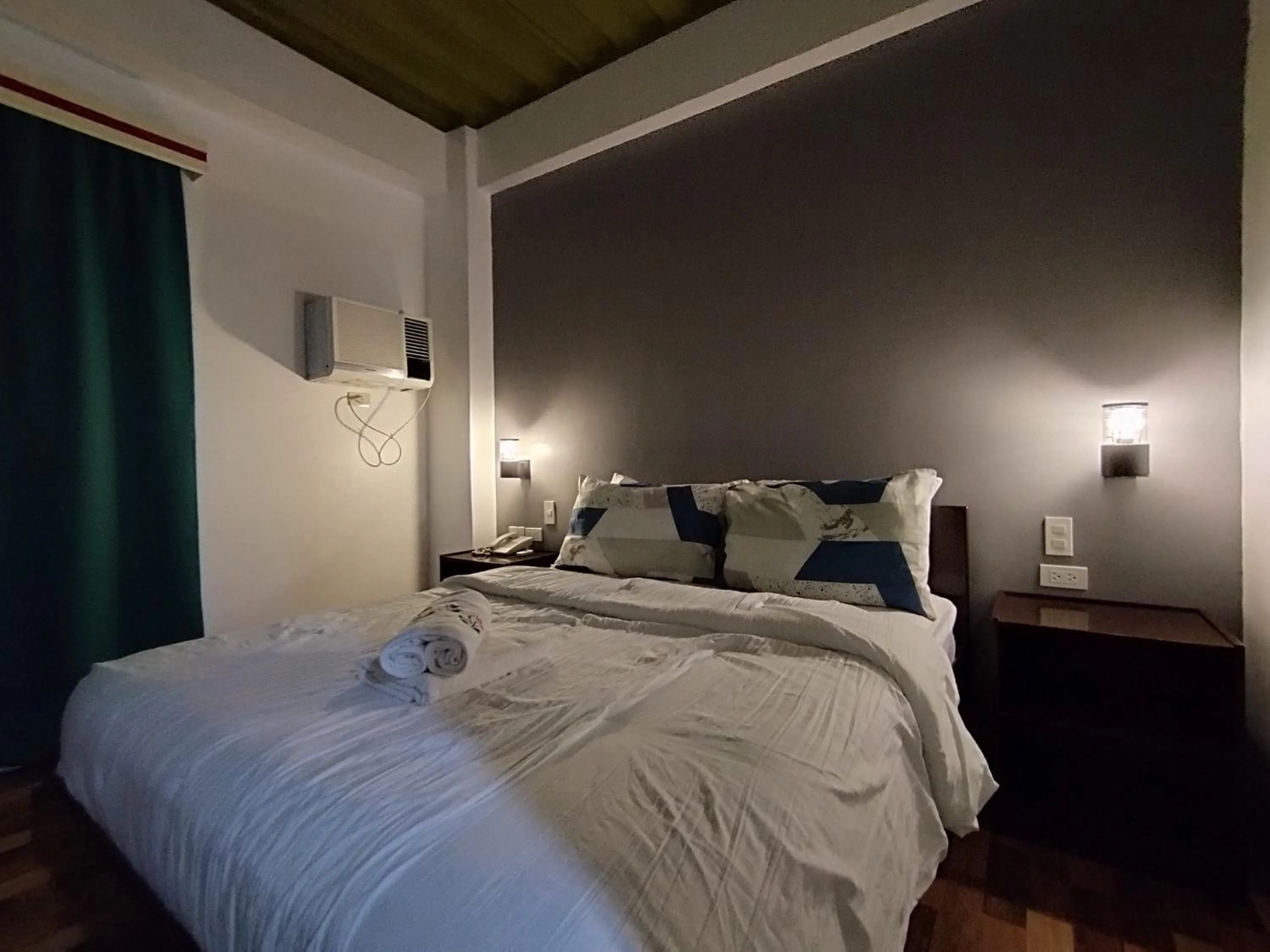 Bed in RedDoorz @ LQJ Hotel Old Buswang Kalibo