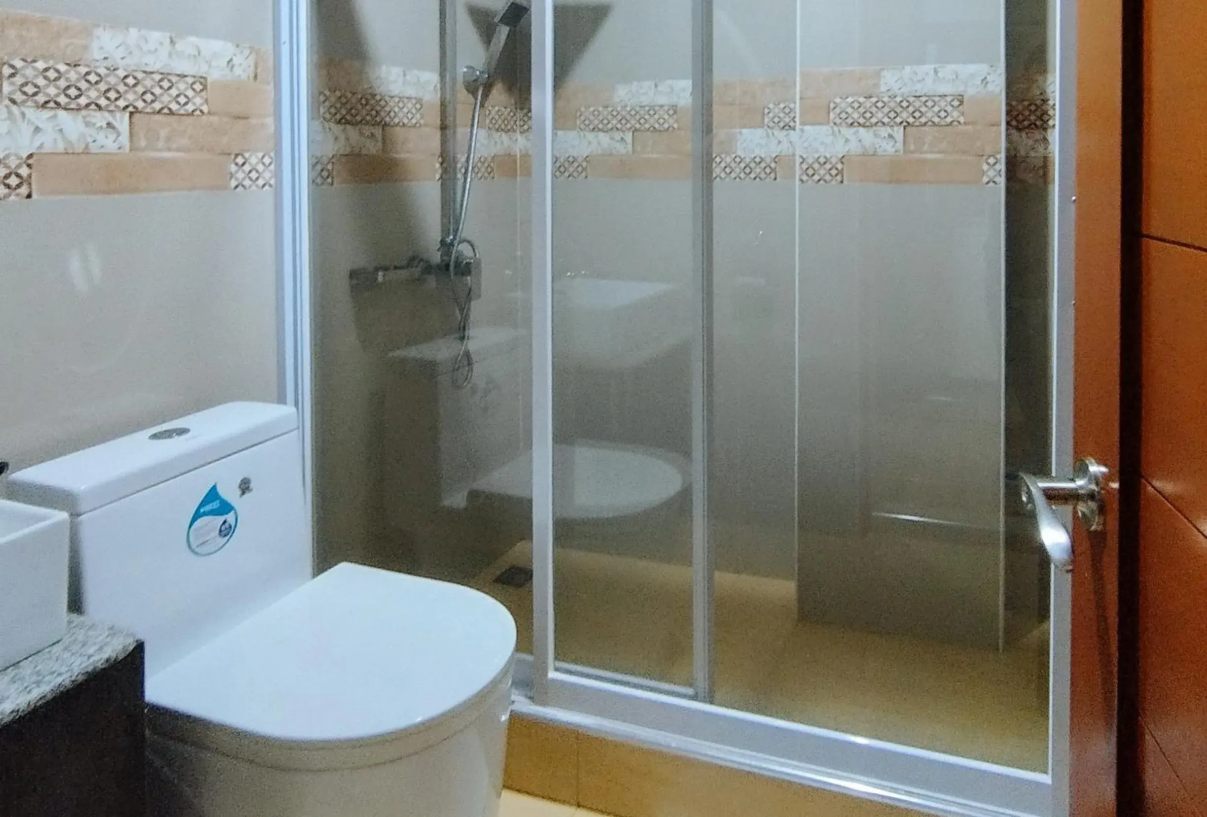 Shower in RedDoorz @ LQJ Hotel Old Buswang Kalibo Shower in RedDoorz @ LQJ Hotel Old Buswang Kalibo