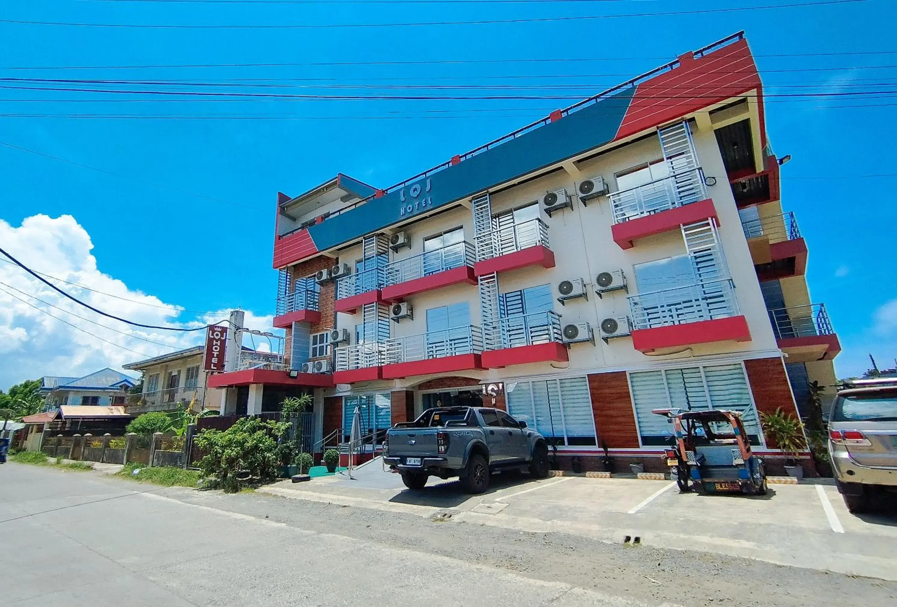 Property building in RedDoorz @ LQJ Hotel Old Buswang Kalibo Property building in RedDoorz @ LQJ Hotel Old Buswang Kalibo