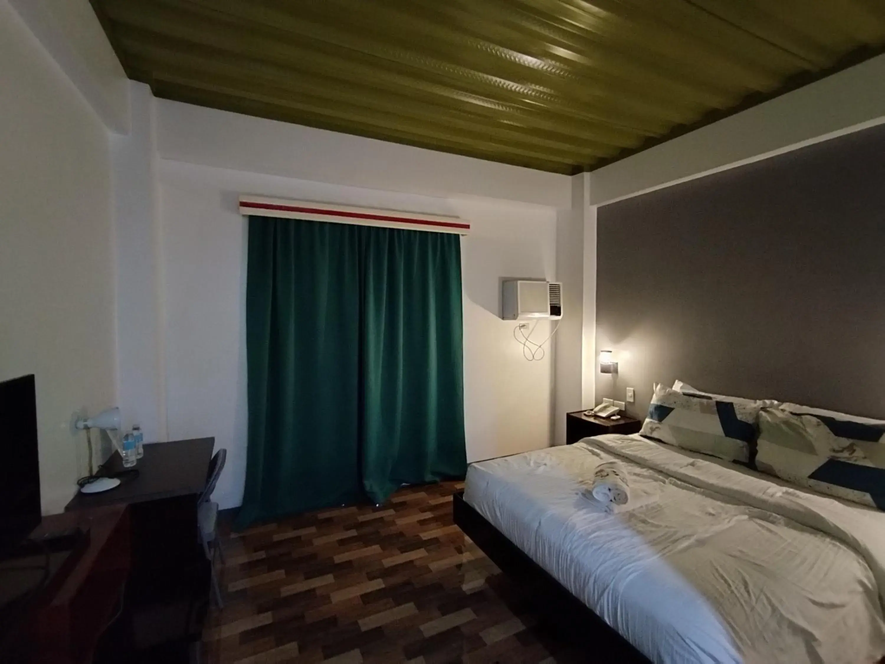 Bedroom, Bed in RedDoorz @ LQJ Hotel Old Buswang Kalibo Bedroom, Bed in RedDoorz @ LQJ Hotel Old Buswang Kalibo