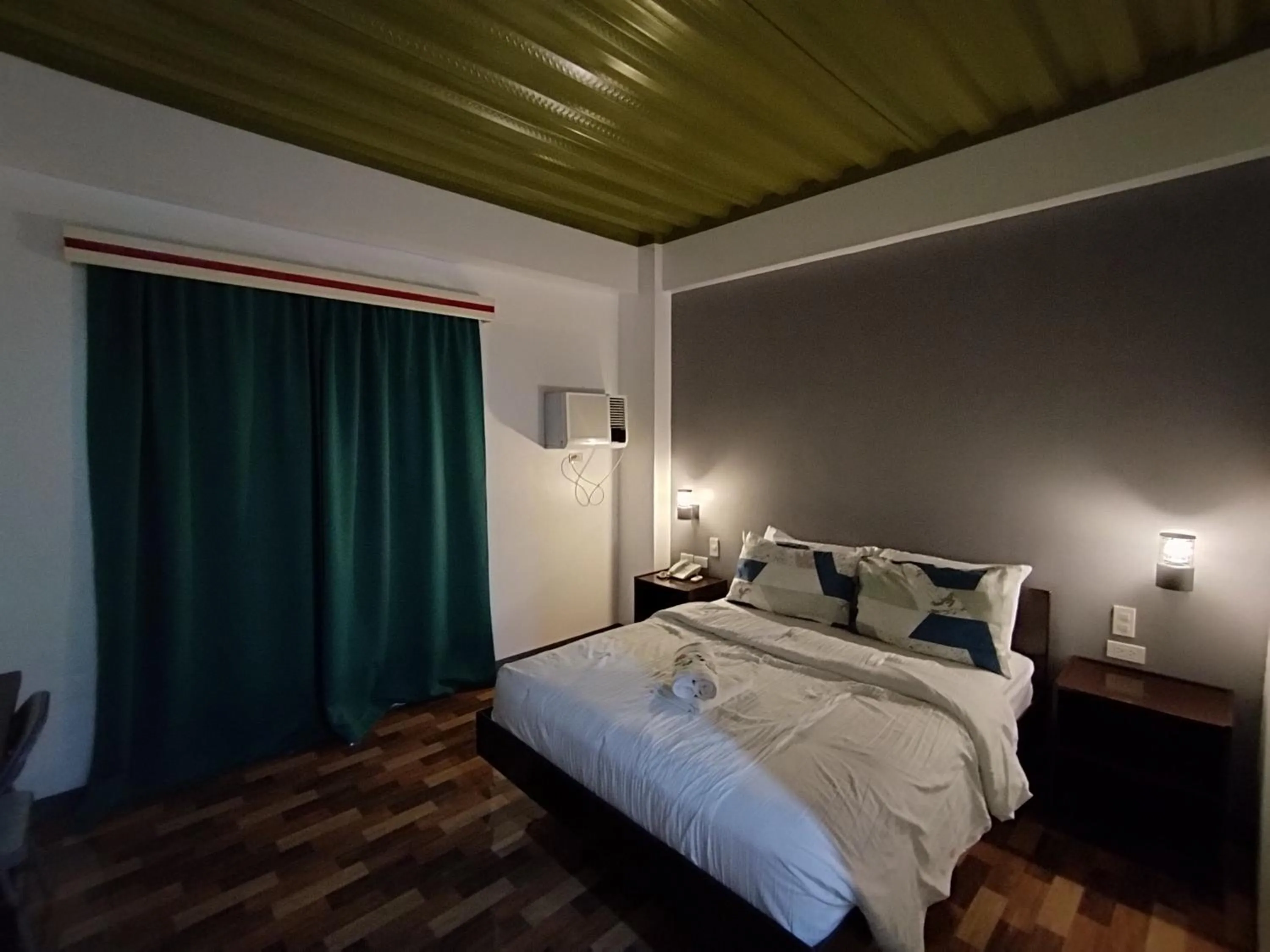 Bed in RedDoorz @ LQJ Hotel Old Buswang Kalibo