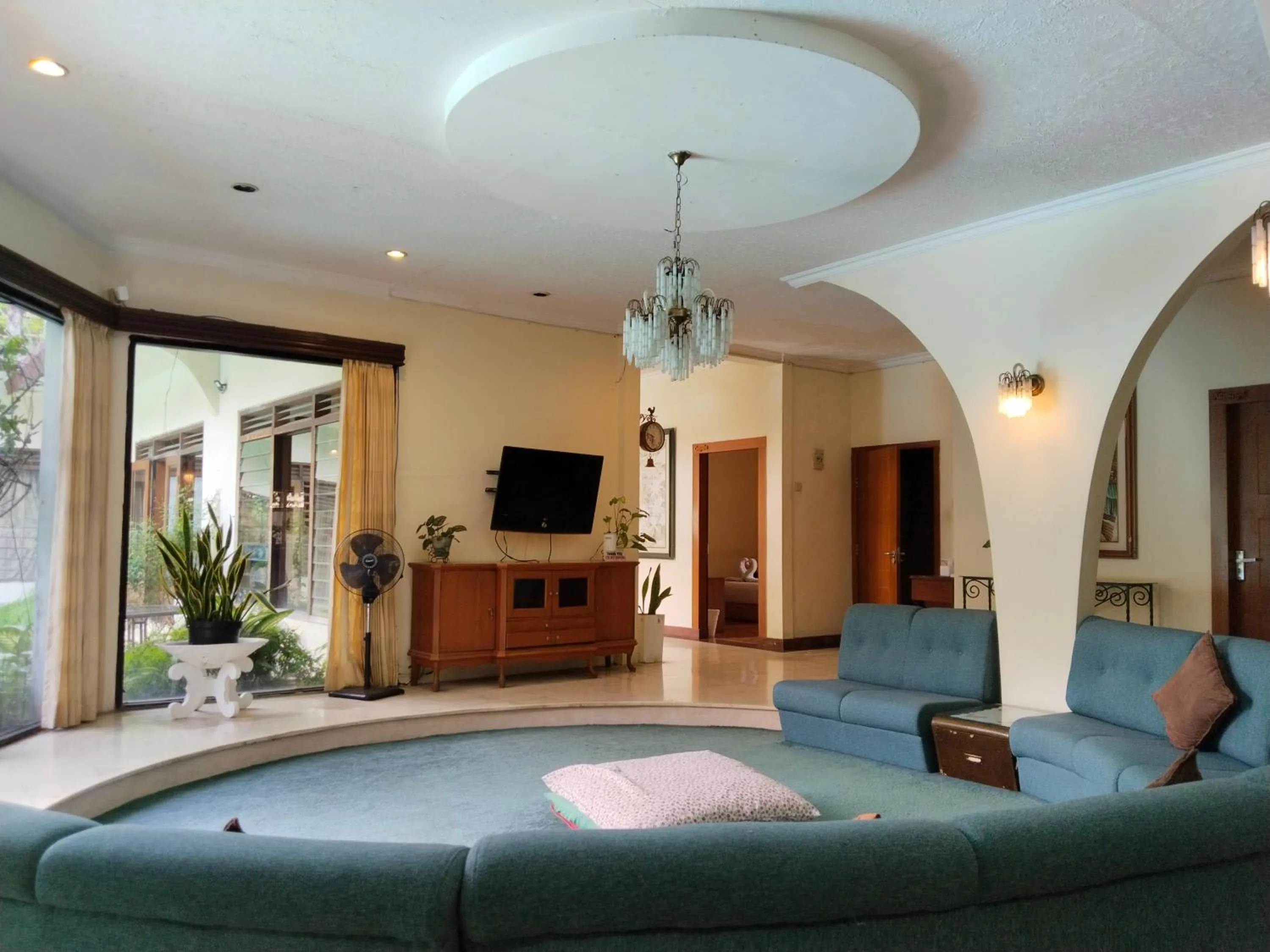 Communal lounge/ TV room in The Garden Family Guest House powered by Cocotel