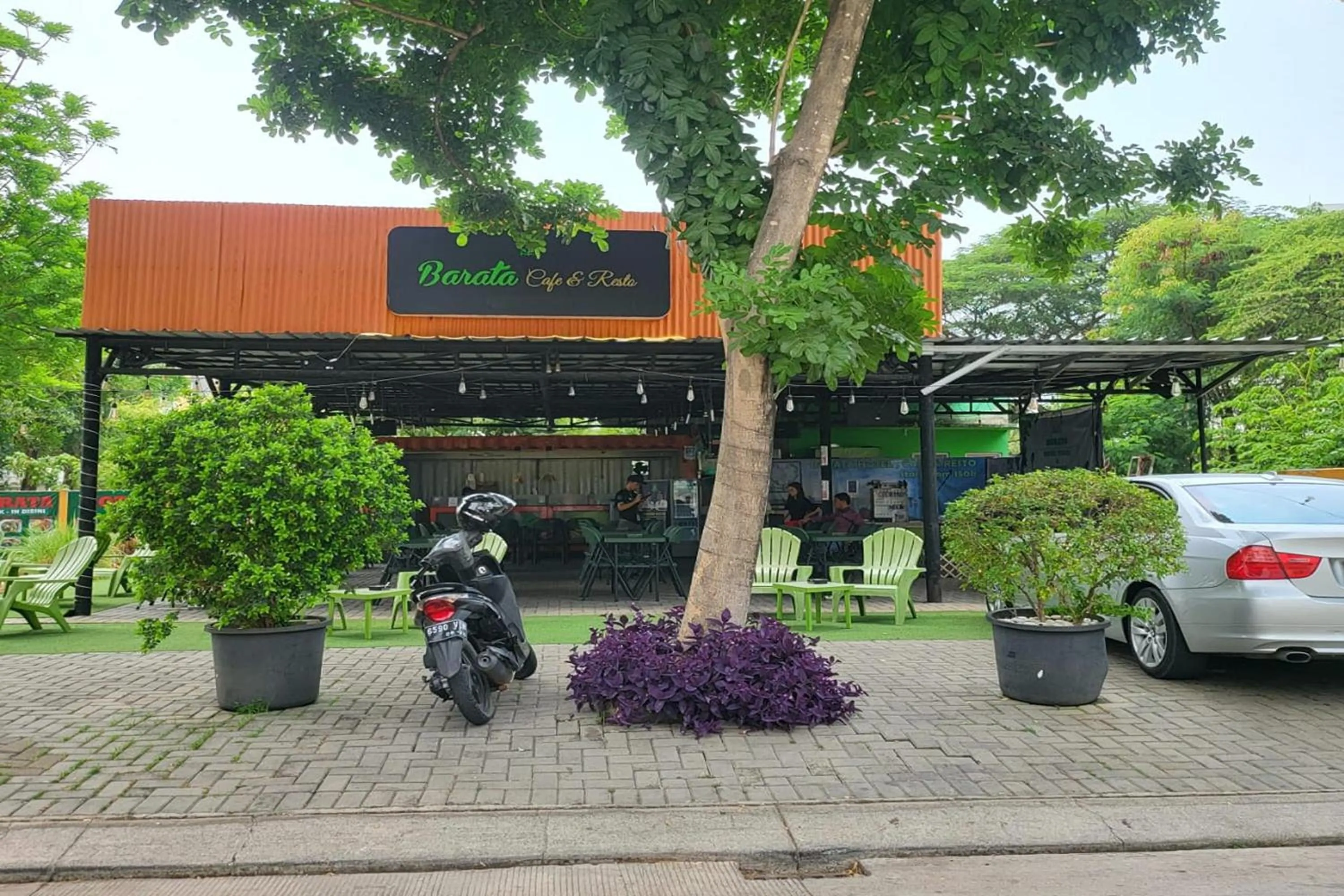 Restaurant/places to eat in Barata Residence Aeropolis