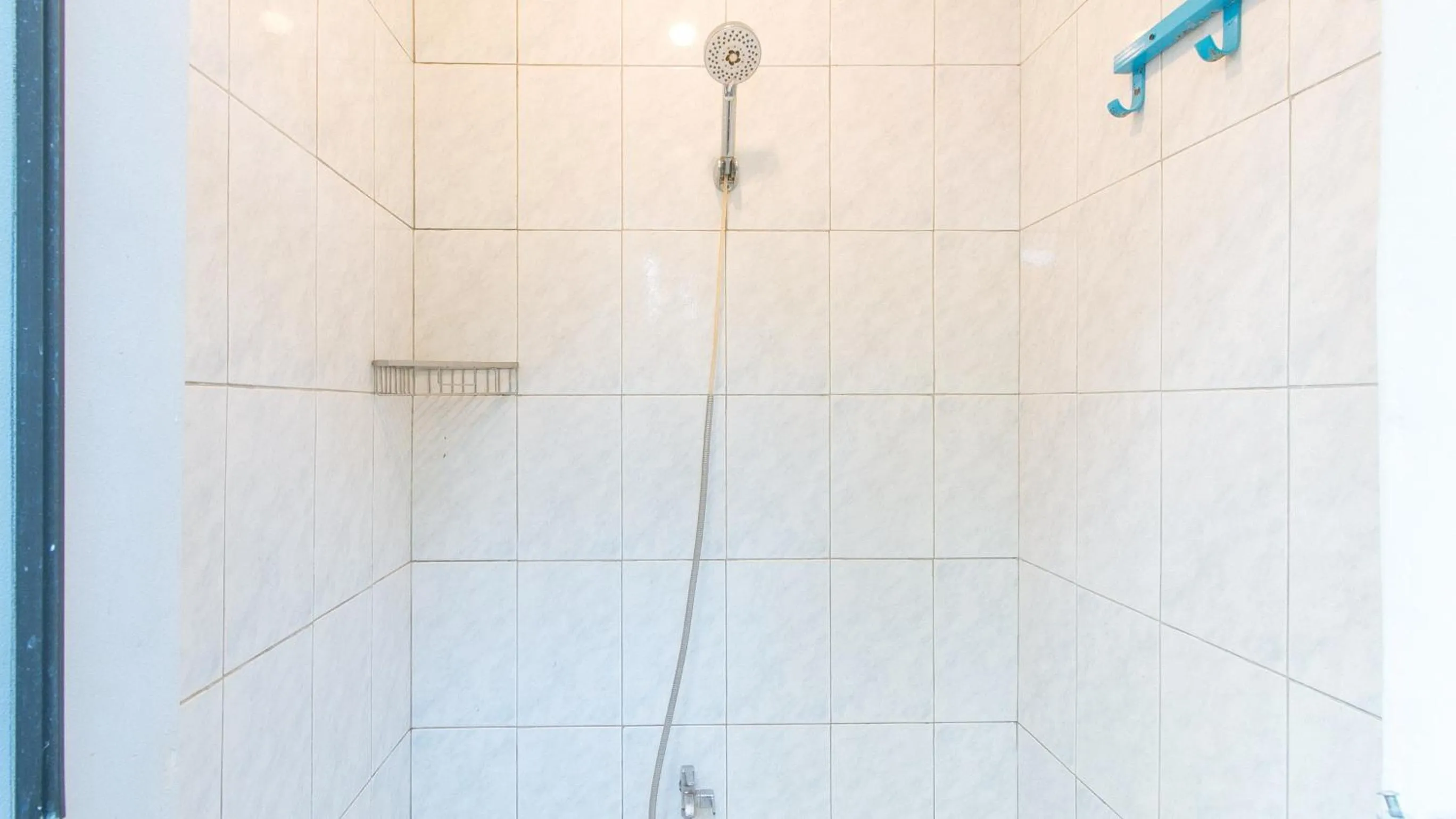 Bathroom in RedDoorz @ Cristina's Hideaway Resort Tanay