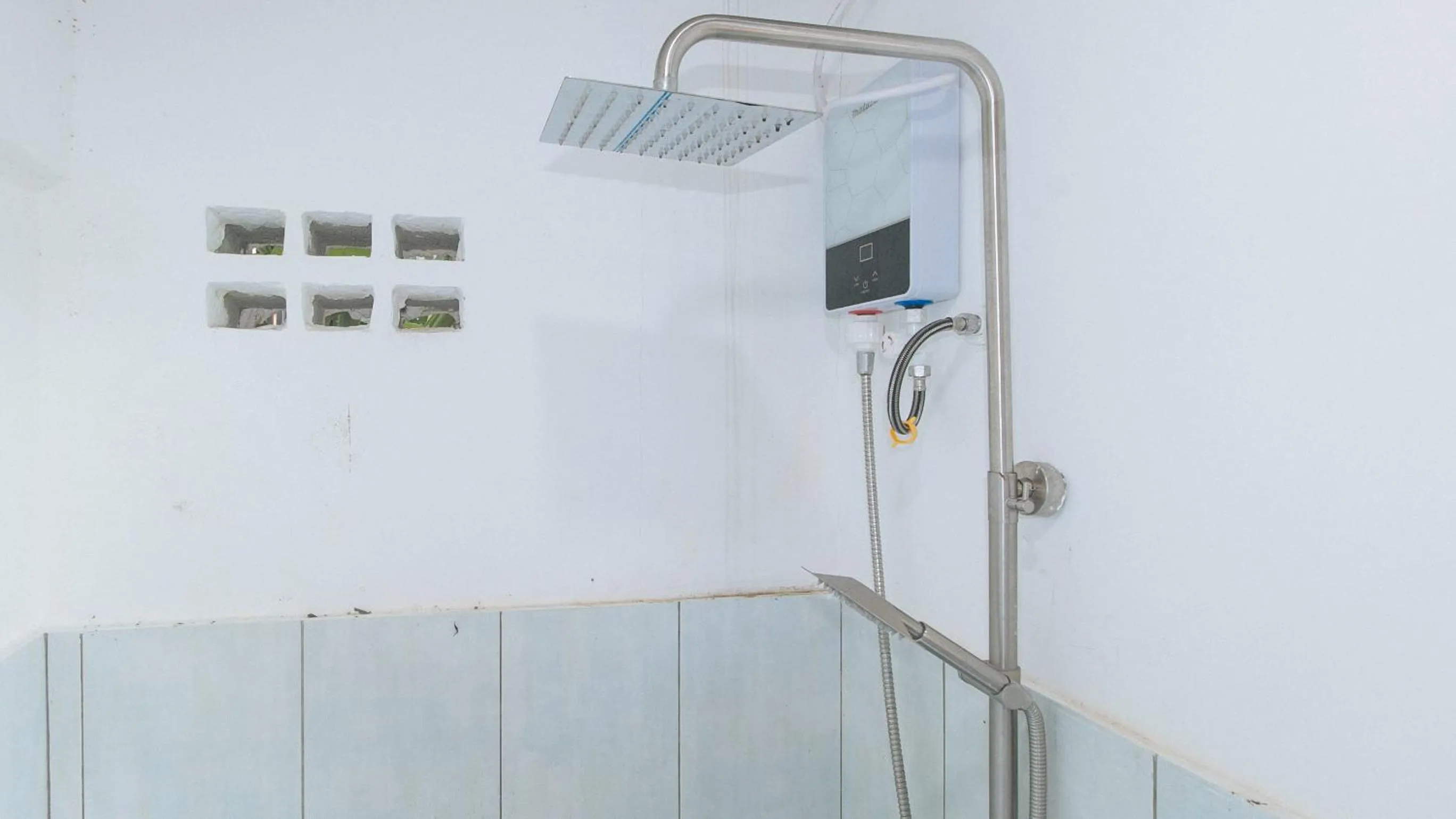 Bathroom in RedDoorz @ Cristina's Hideaway Resort Tanay