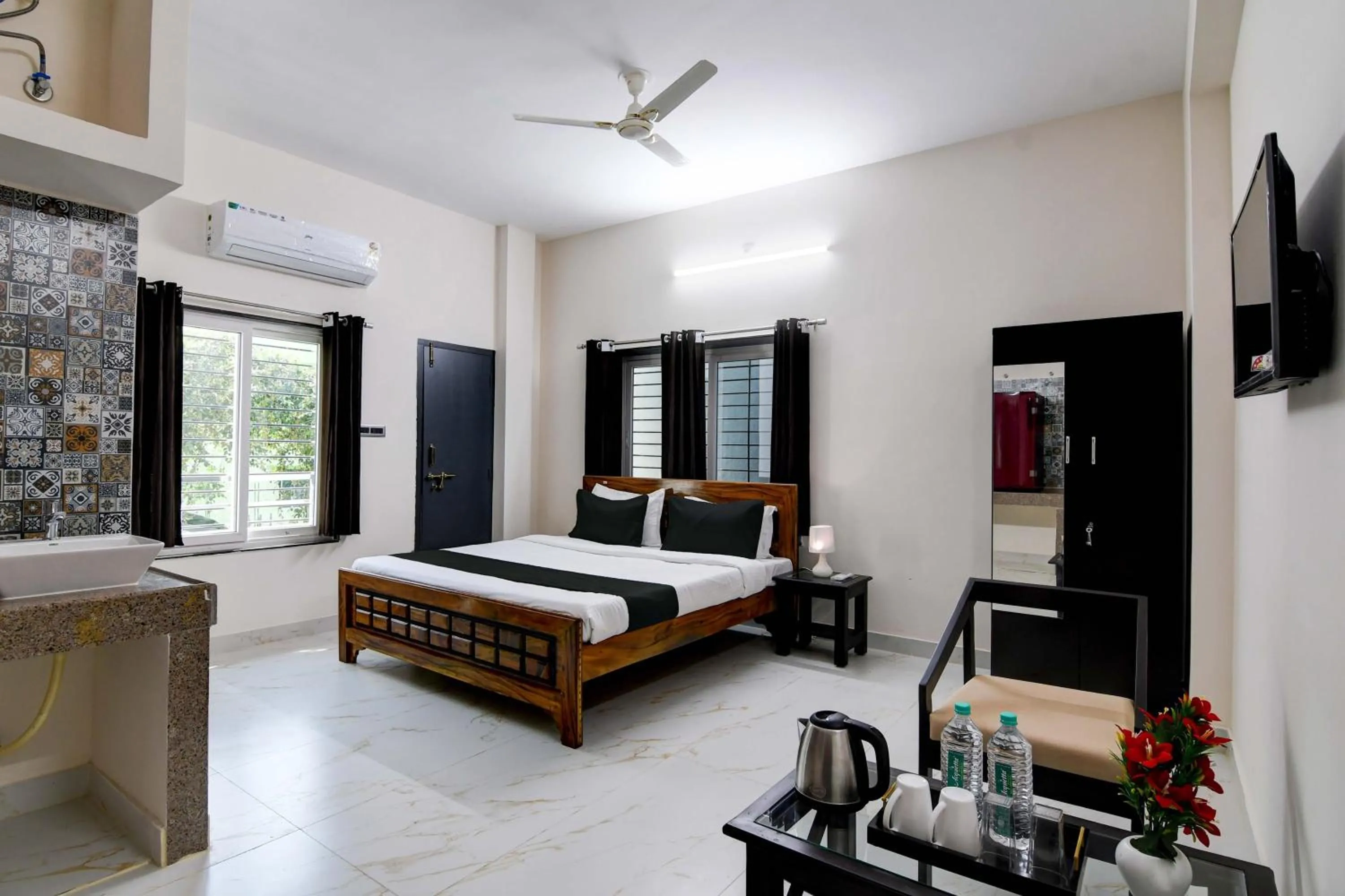 Bedroom, Bed in Hotel O SS INN Hotels & Homes