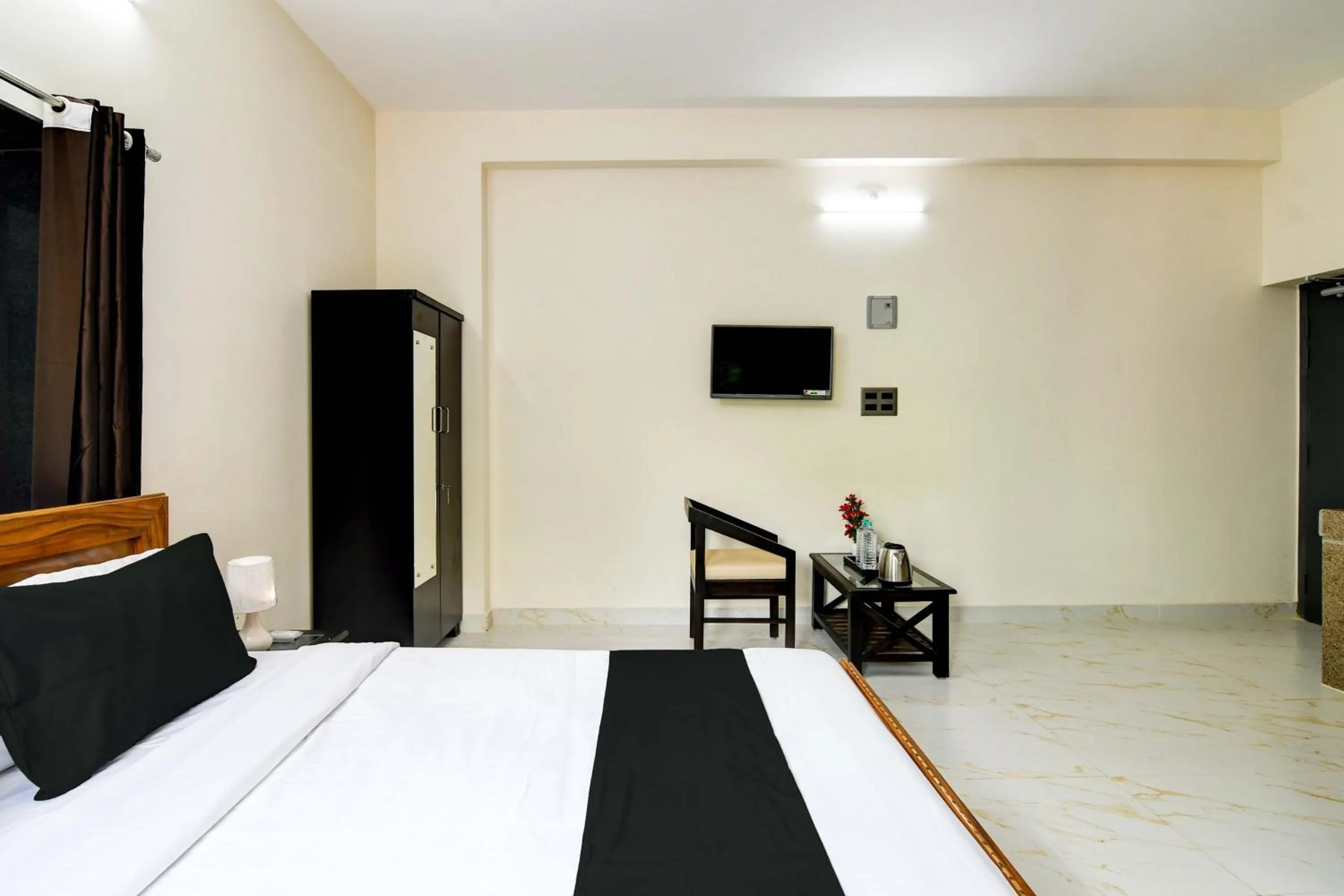 Bedroom, Bed in Hotel O SS INN Hotels & Homes