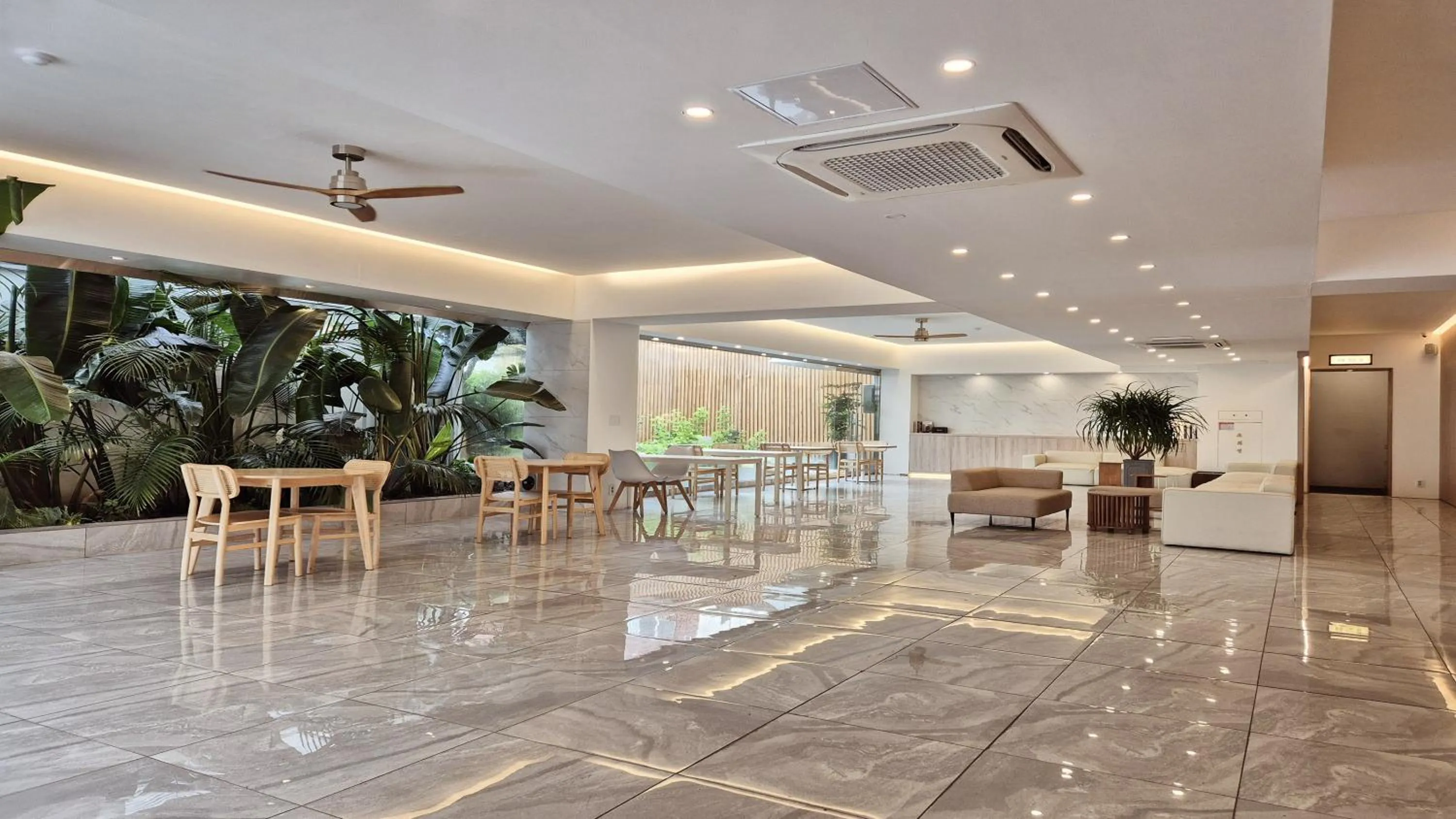 Restaurant/places to eat in Shire Heritage hotel