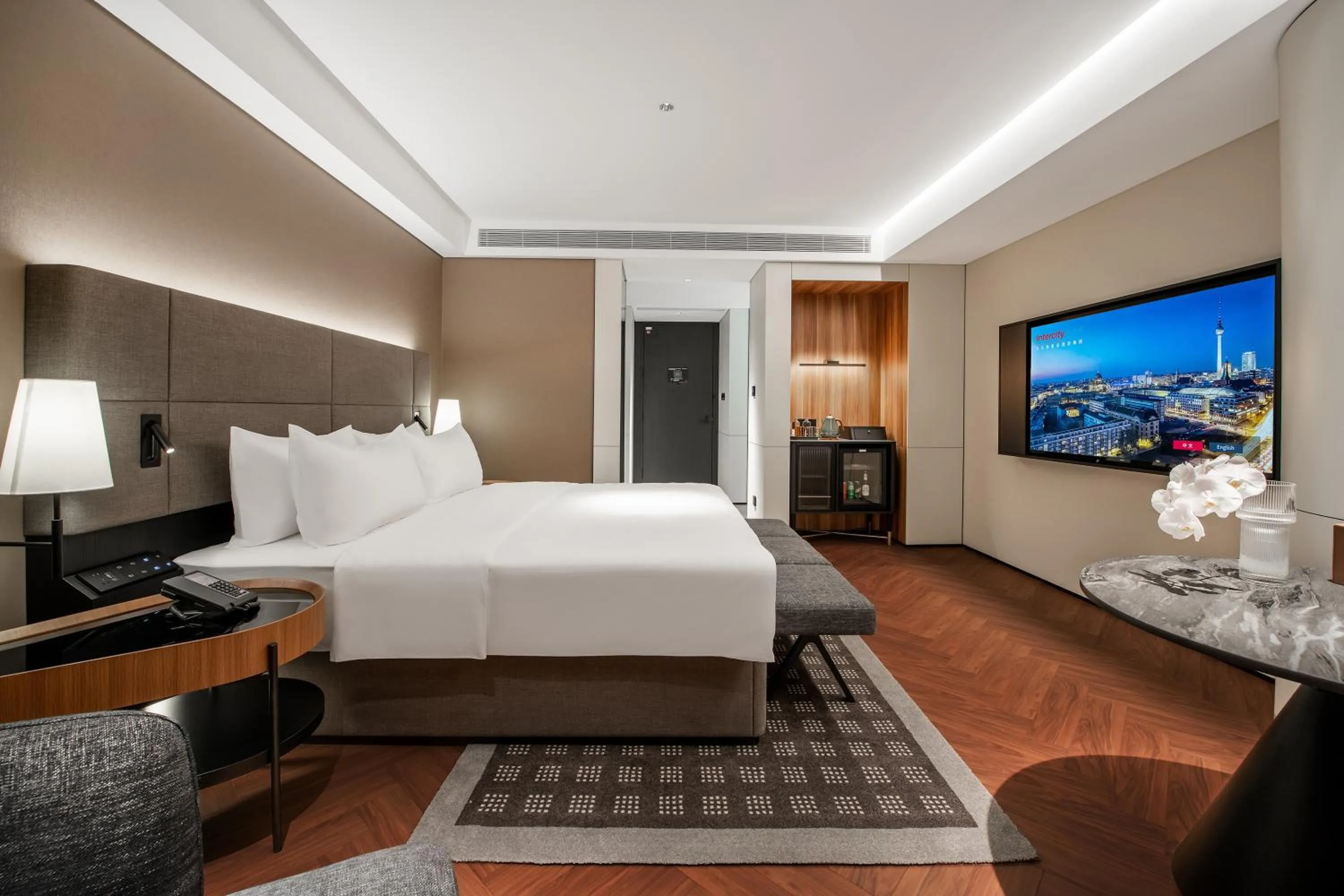 Photo of the whole room, Bed in Intercity Hotel Futian Bin He Zhongzhou Bay