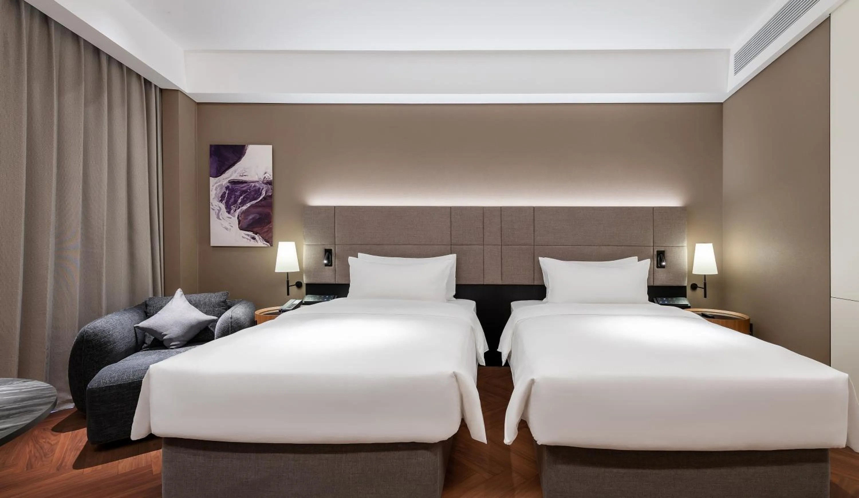 Photo of the whole room, Bed in Intercity Hotel Futian Bin He Zhongzhou Bay