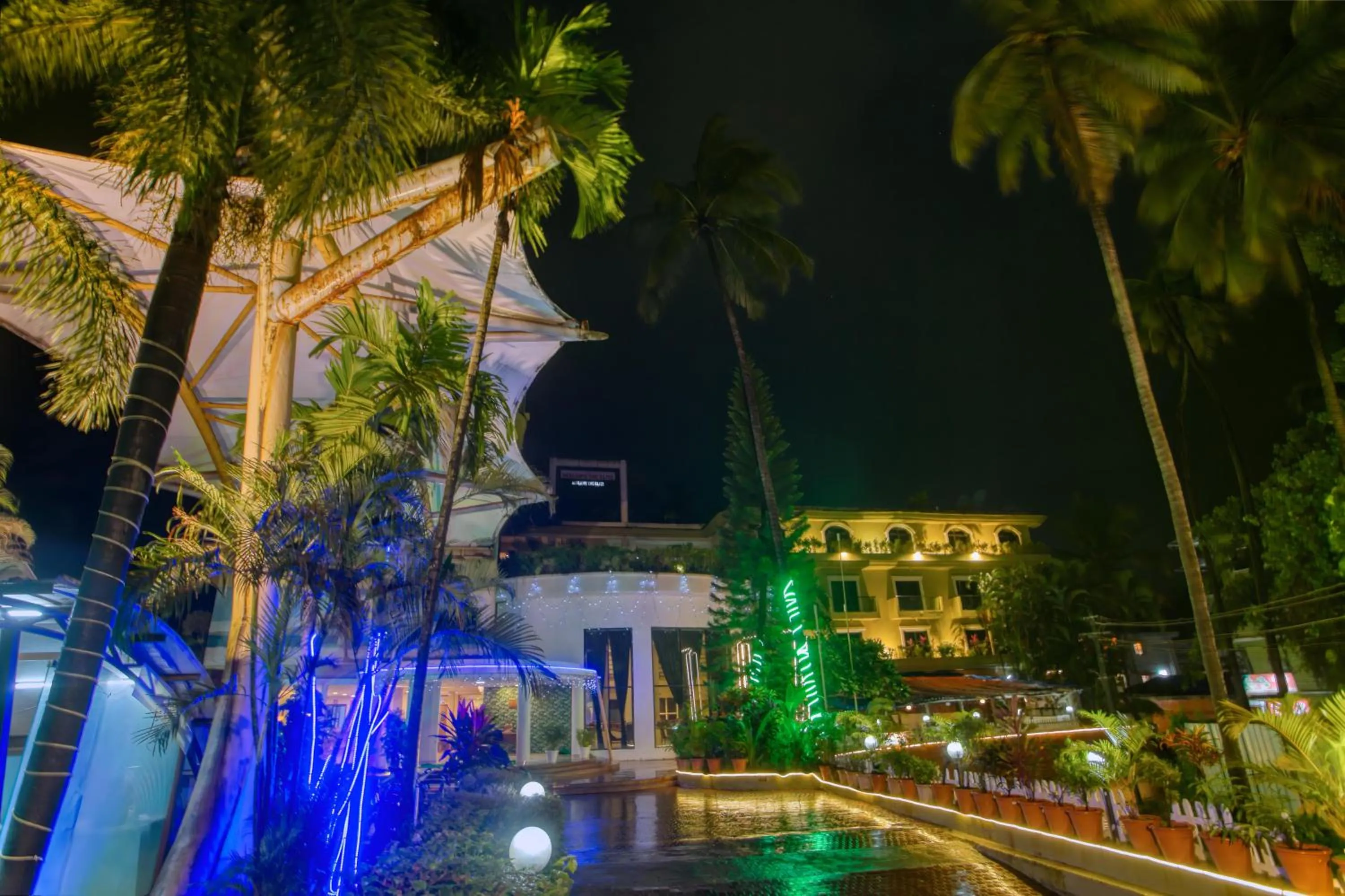 Facade/entrance in Neelam the Glitz