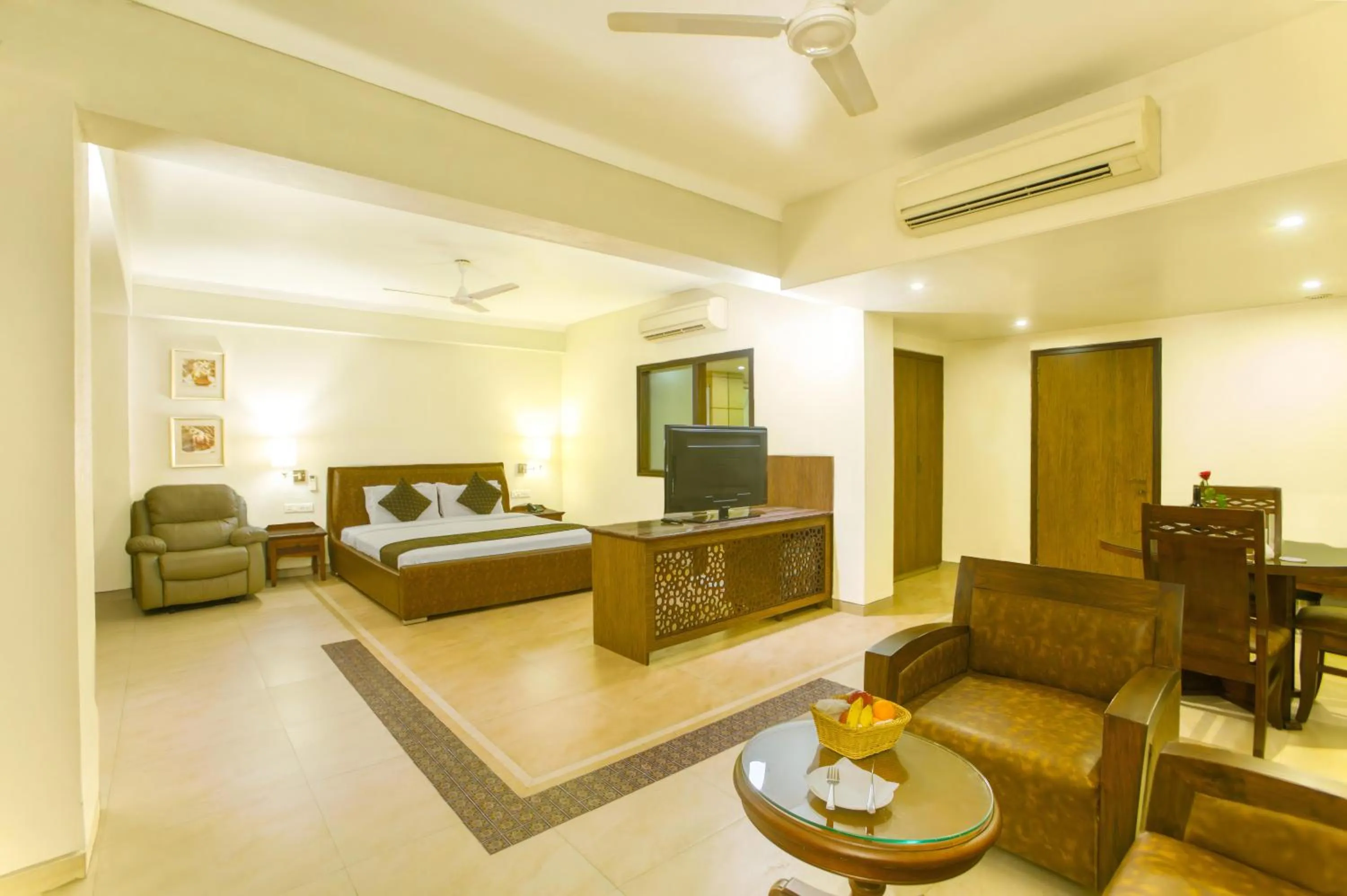 Bedroom, Bed in Neelam the Glitz