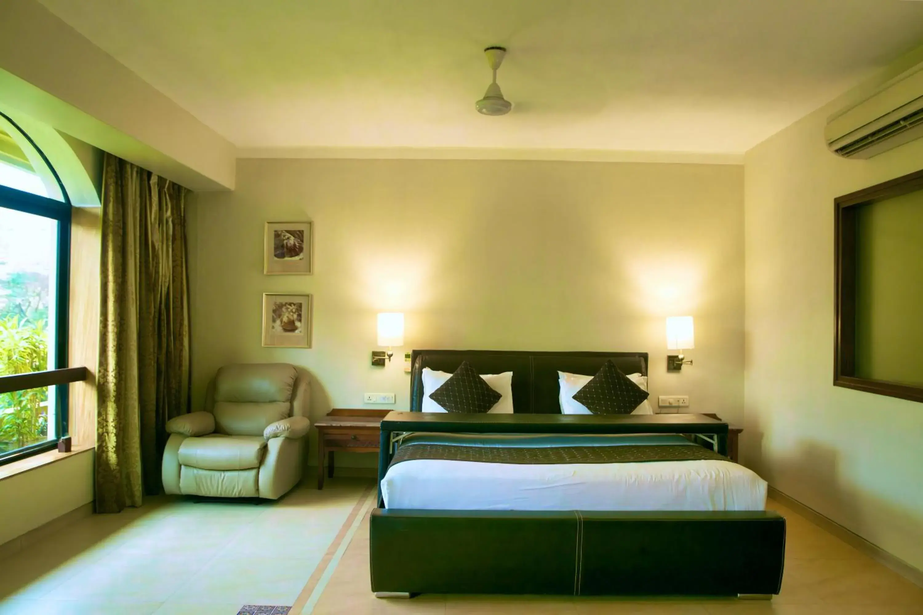 Bed in Neelam the Glitz Bed in Neelam the Glitz