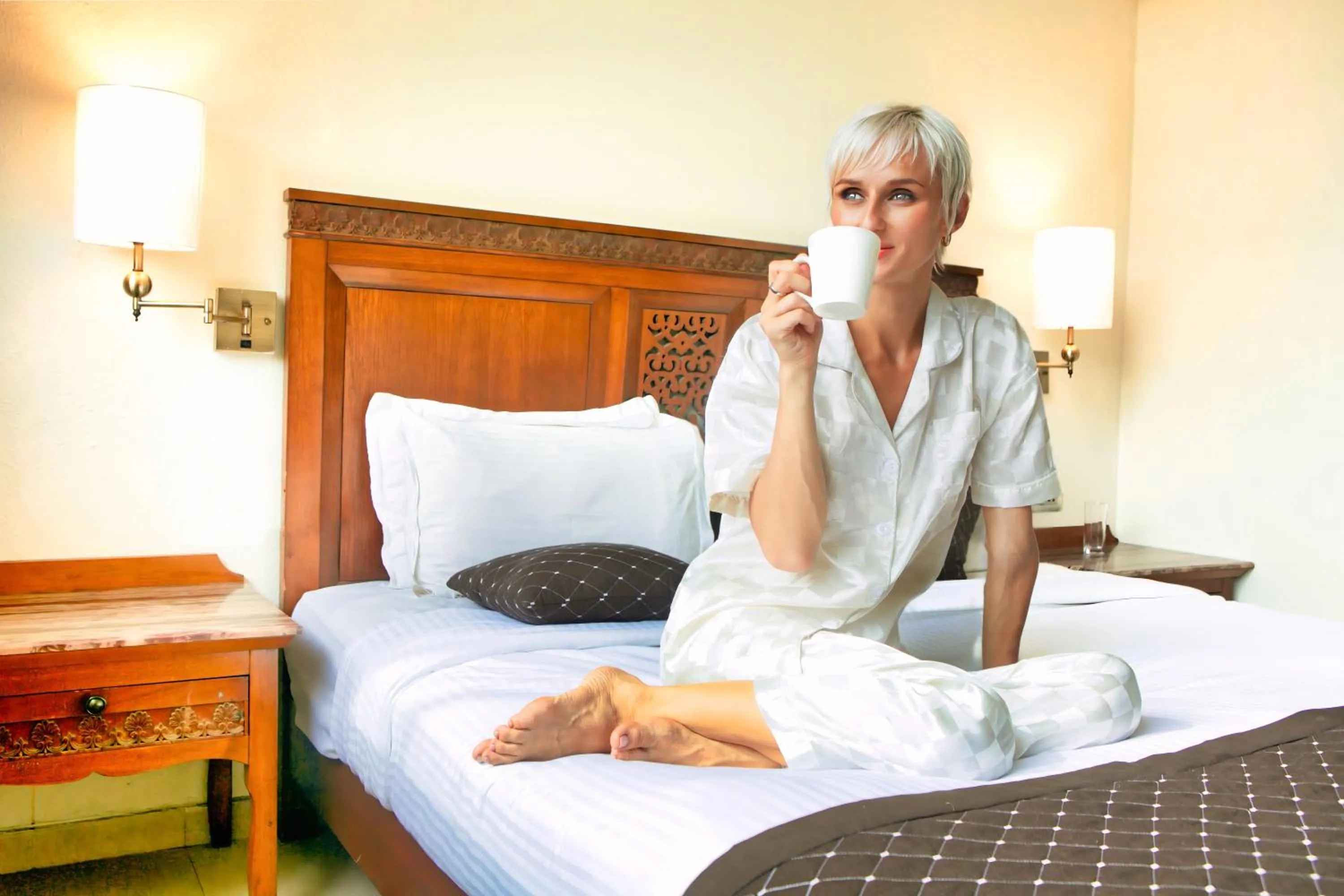 Bed in Neelam the Glitz