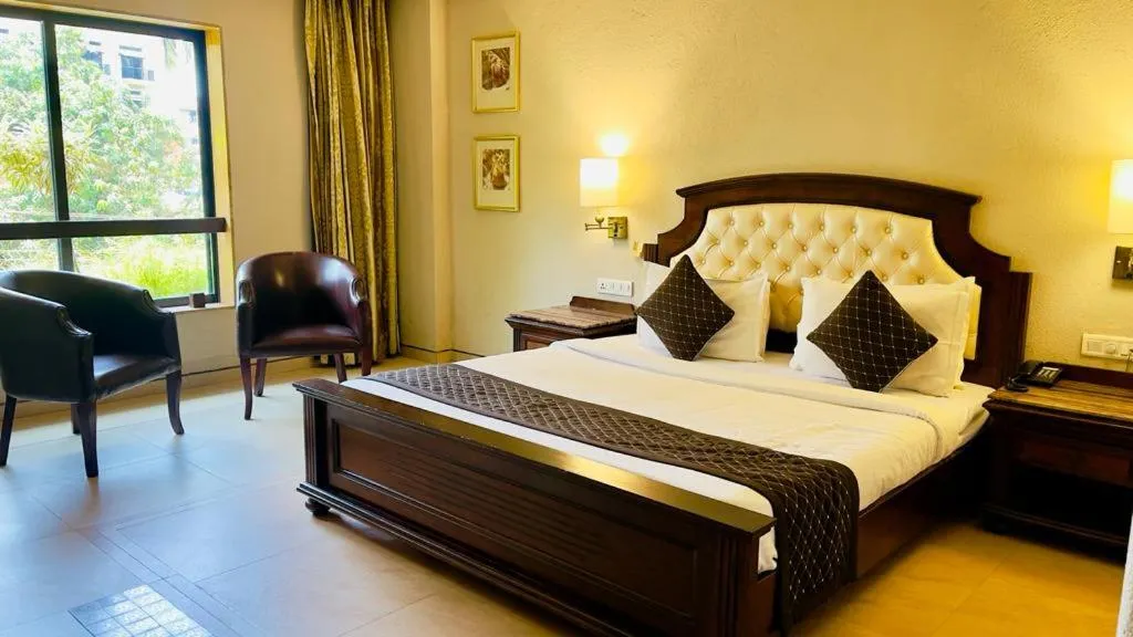 Photo of the whole room, Bed in Neelam the Glitz