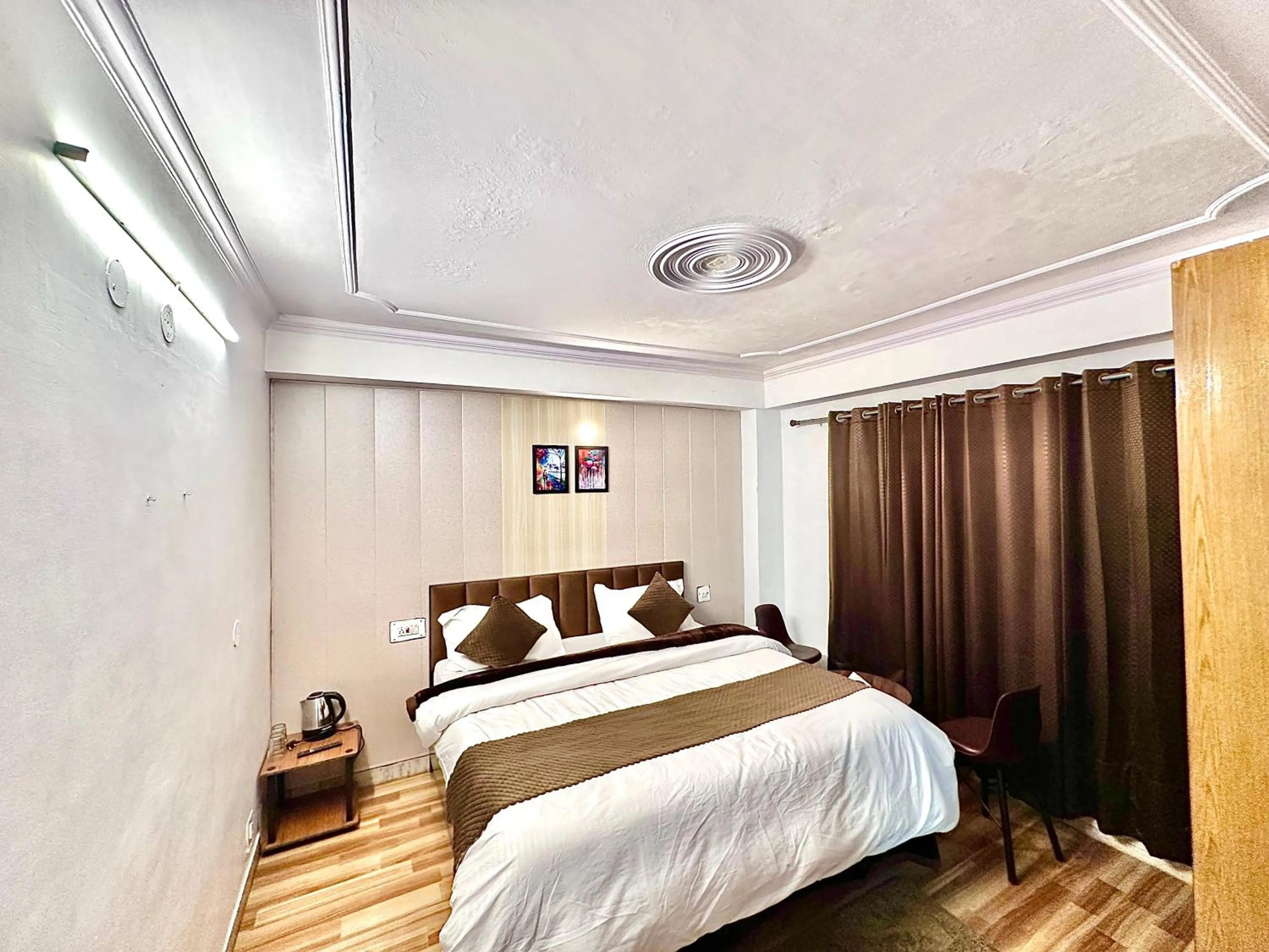 Bedroom, Bed in The Misty Pines Inn