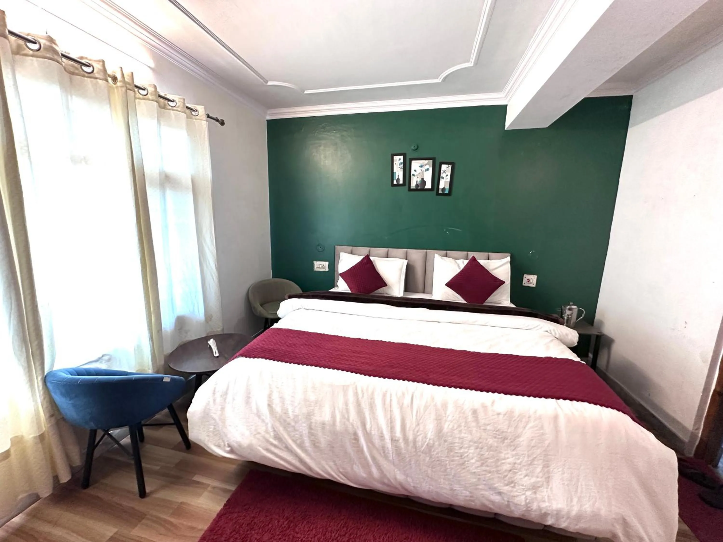 Bedroom, Bed in The Misty Pines Inn