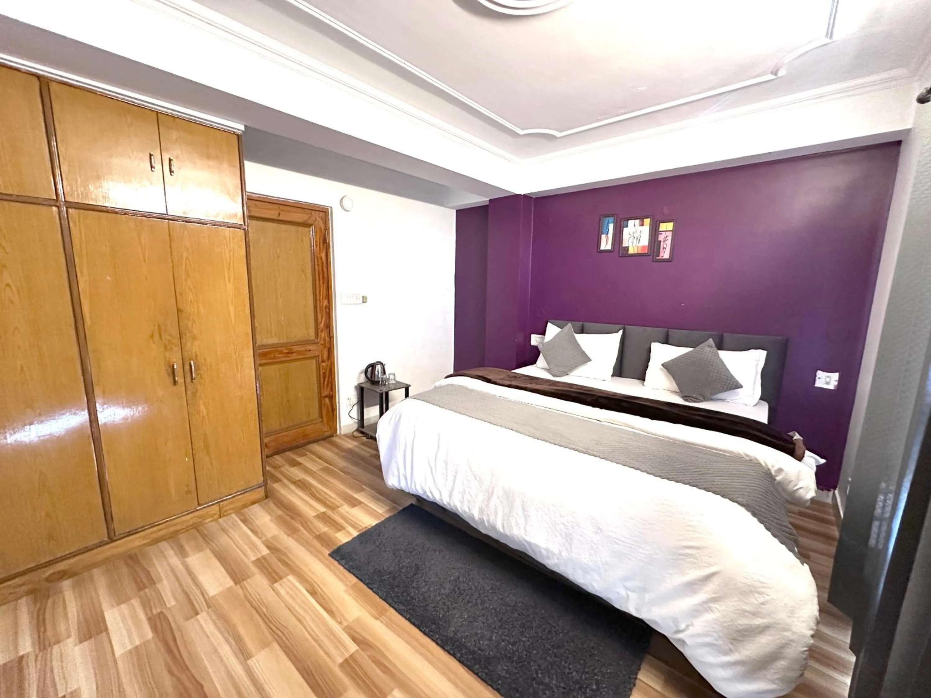 Bedroom, Bed in The Misty Pines Inn