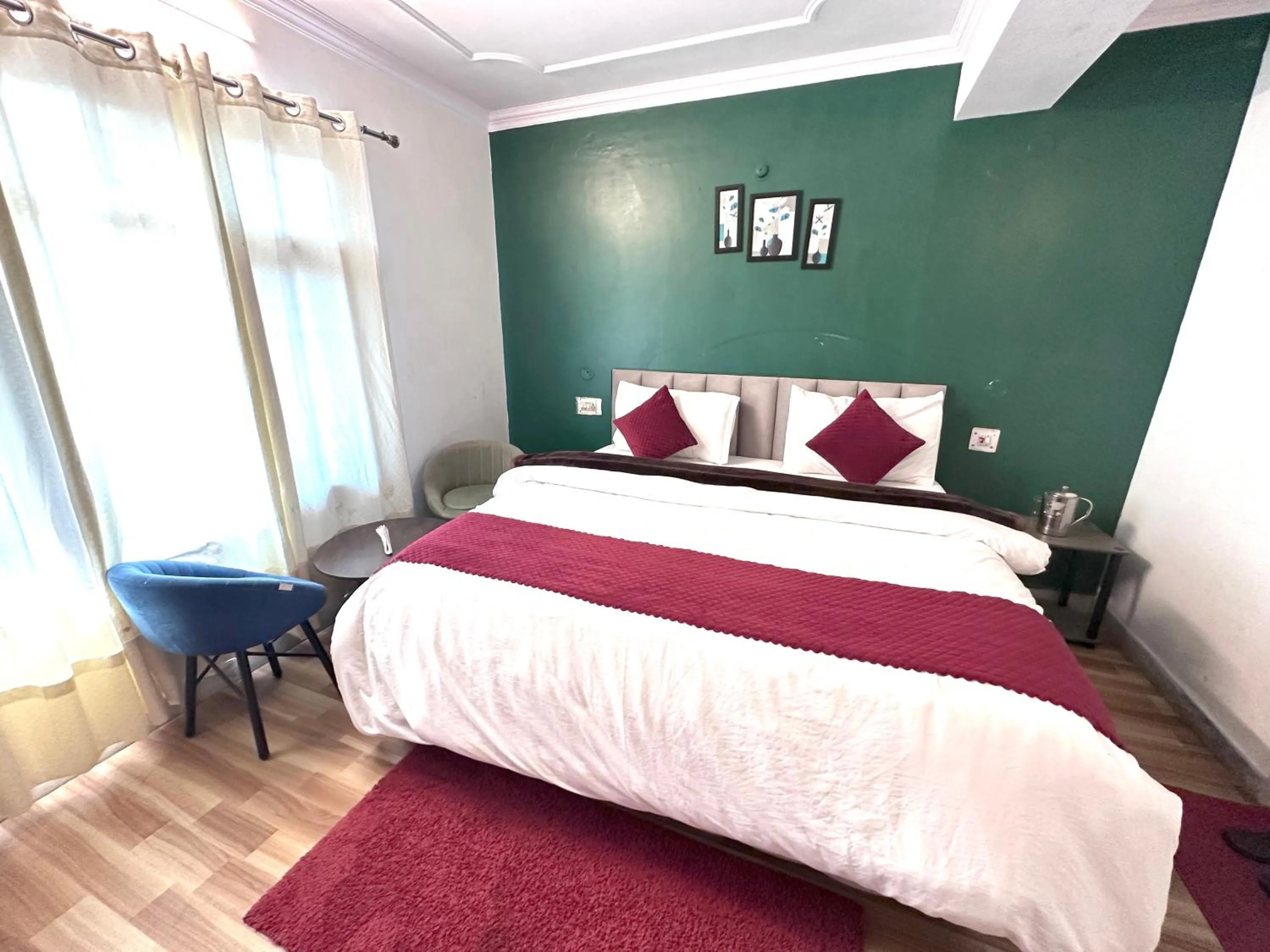 Bedroom, Bed in The Misty Pines Inn