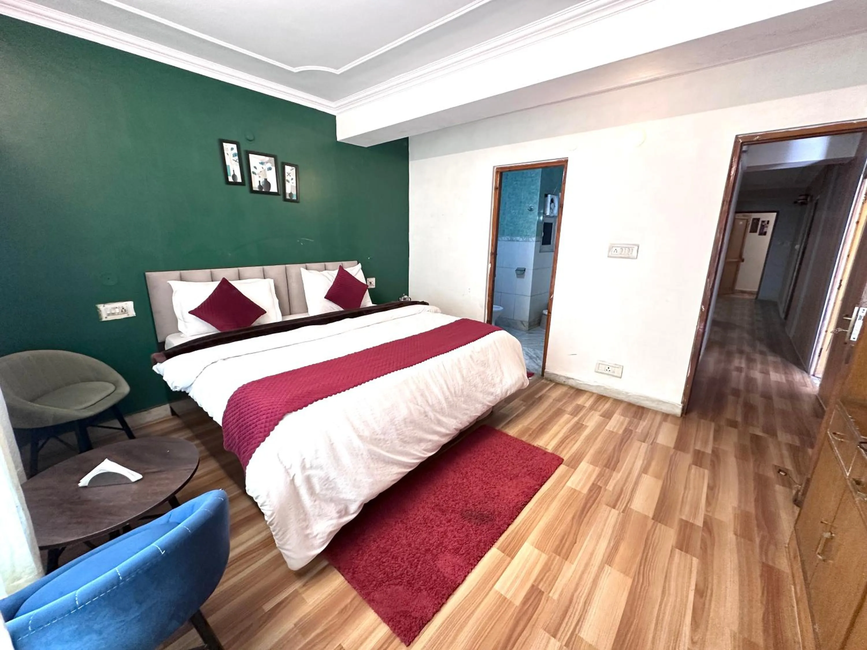 Bedroom, Bed in The Misty Pines Inn