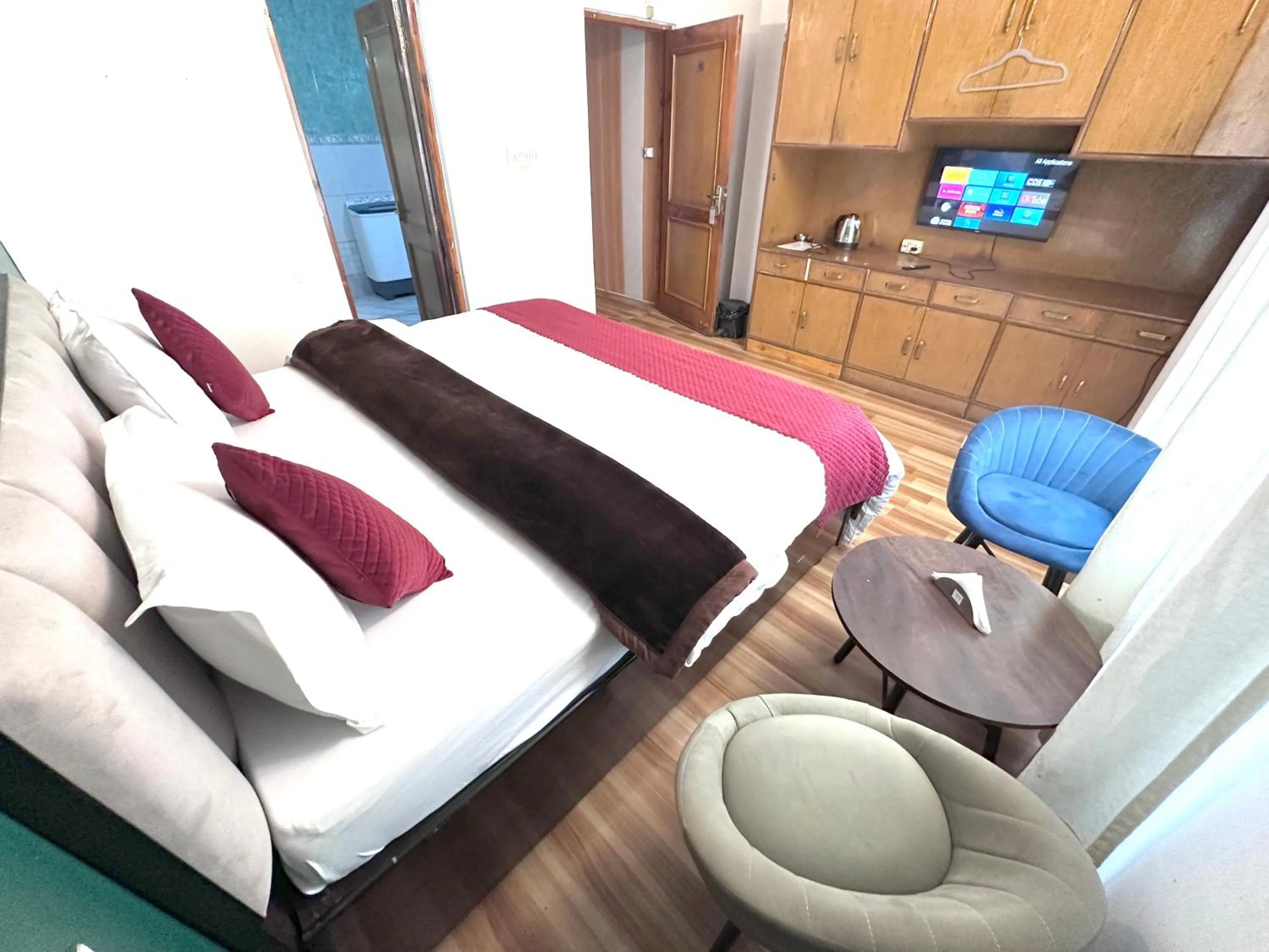 Bedroom, Bed in The Misty Pines Inn