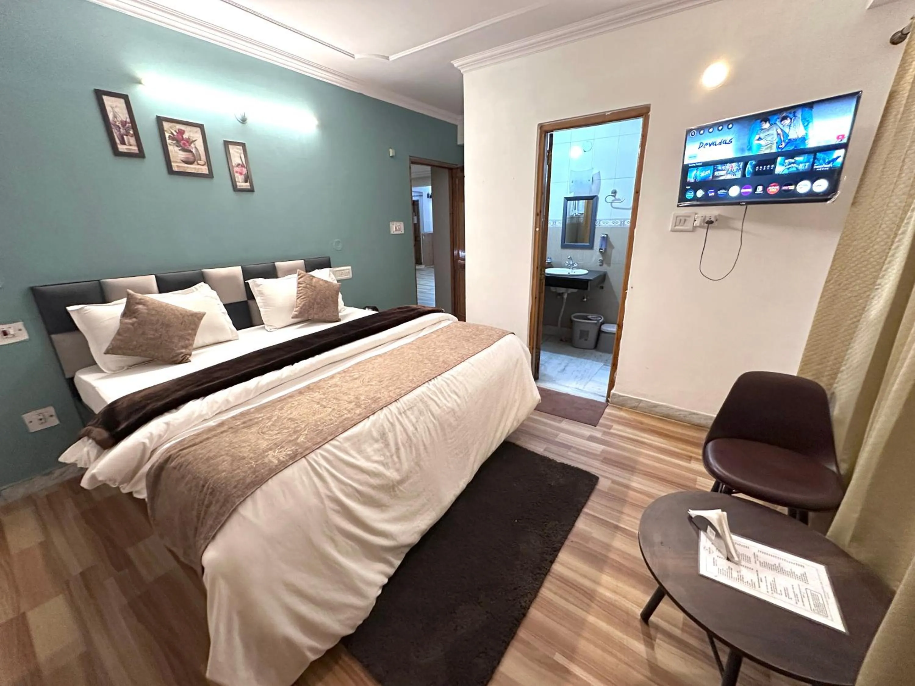 Bedroom, Bed in The Misty Pines Inn